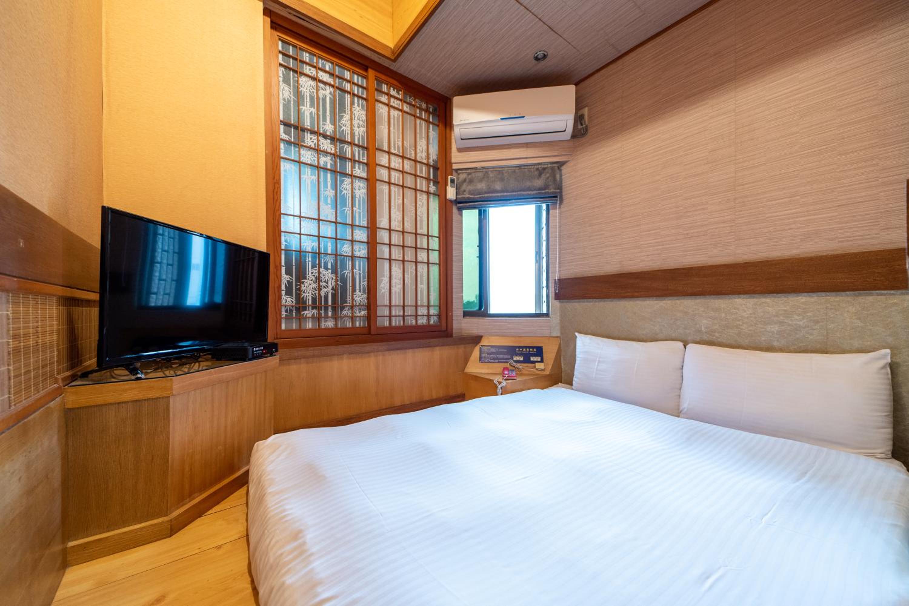 Small Double Room - Photo 6