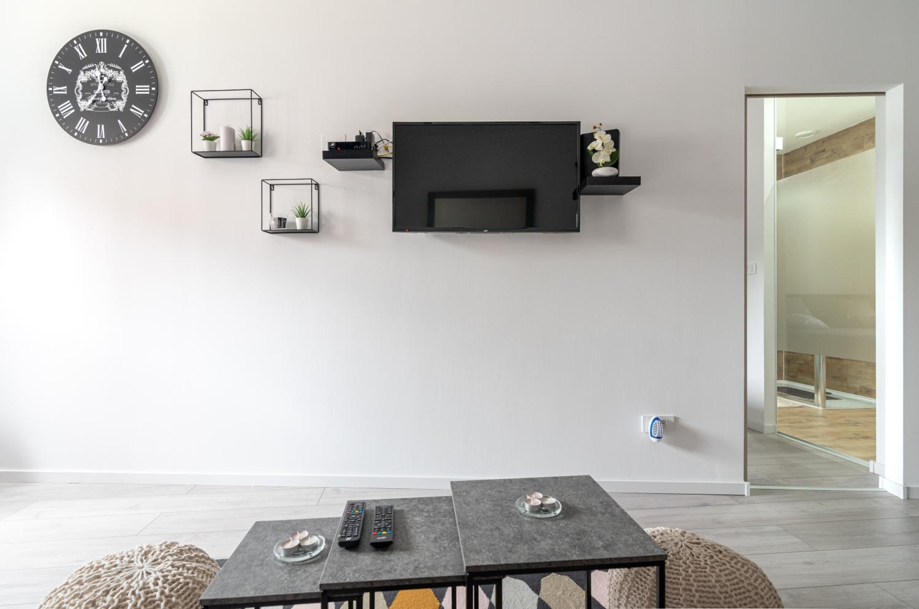 One-Bedroom Apartment - Photo 10