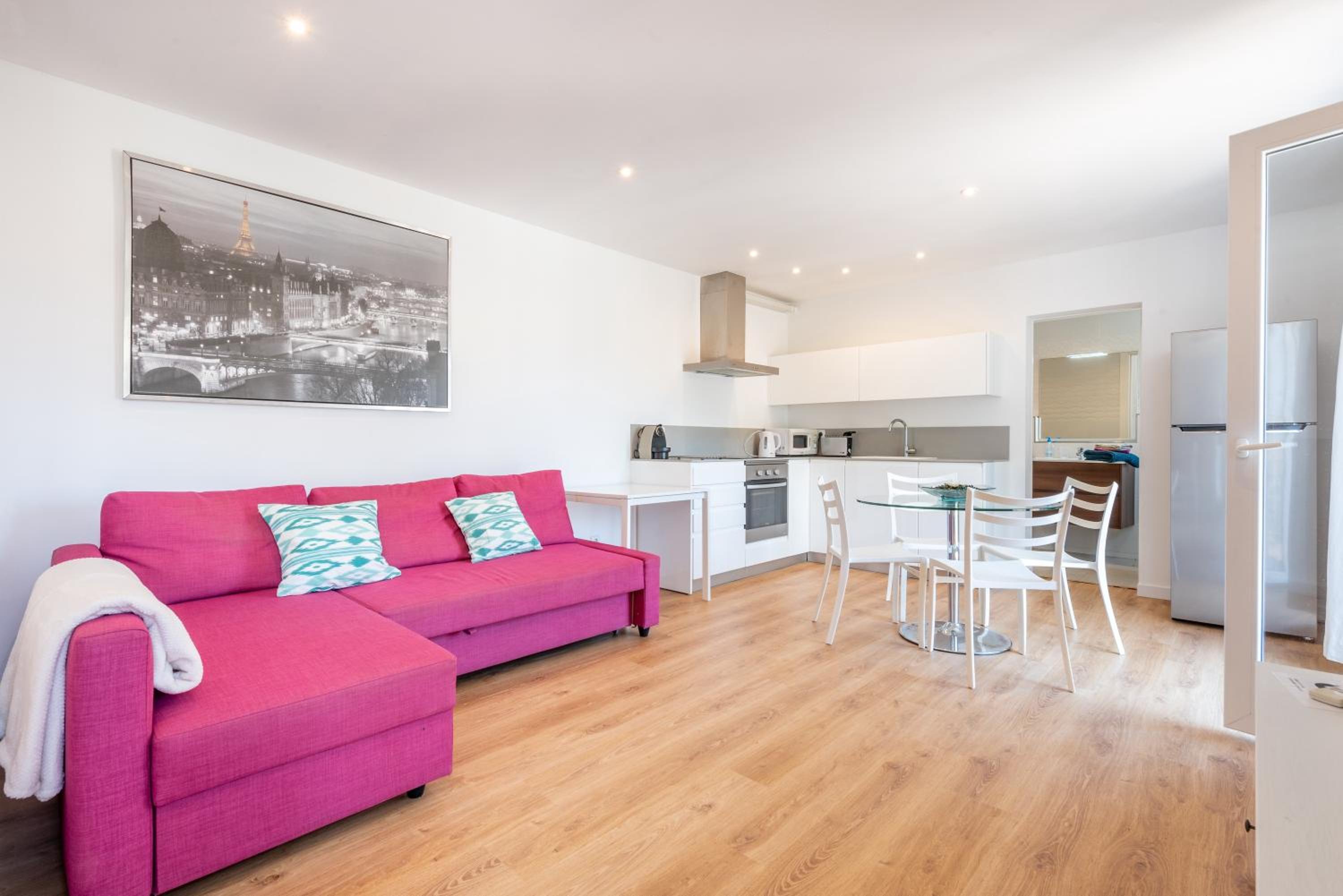 Apartamento de un dormitorio superior con balcón