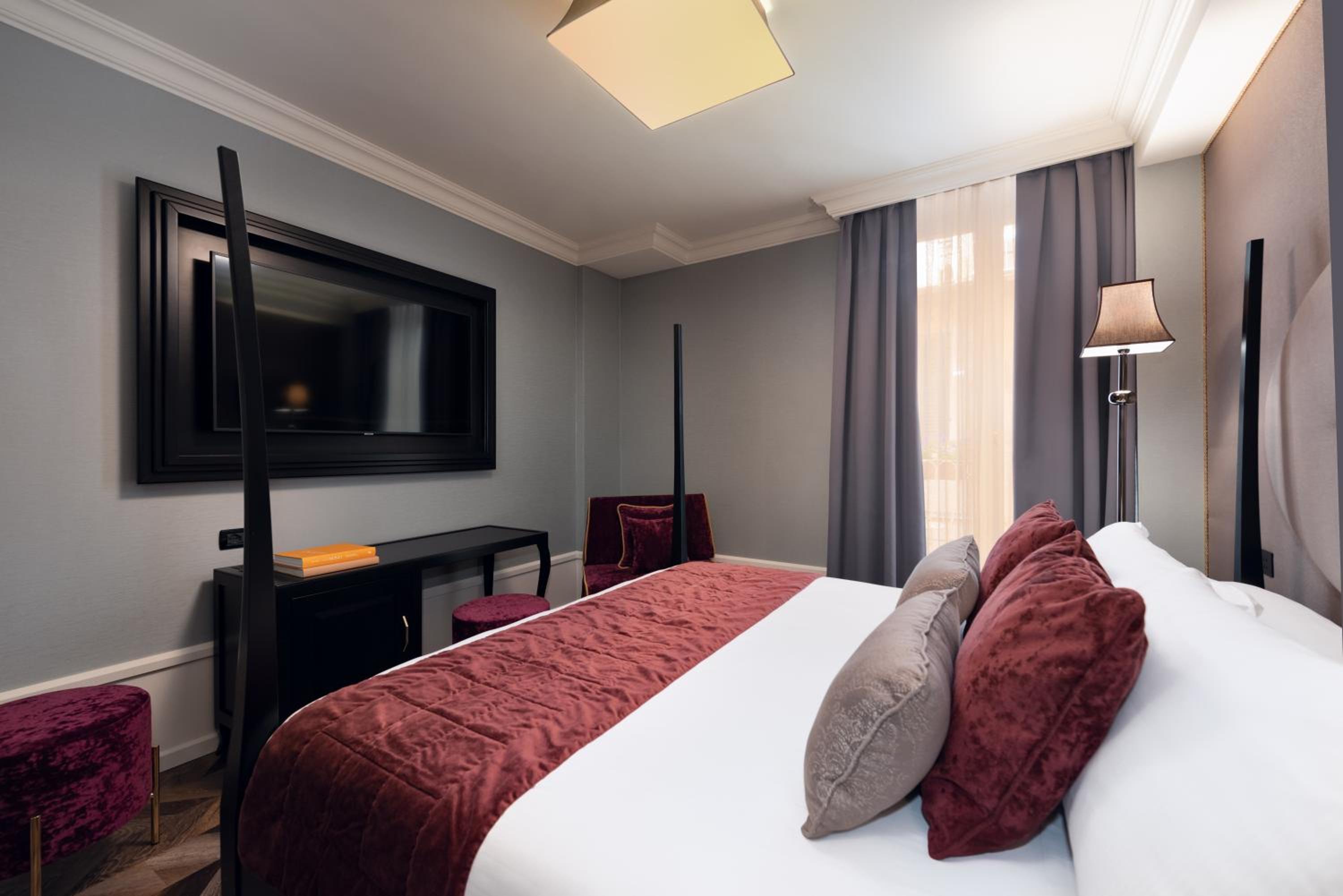 Deluxe Room - Photo 13