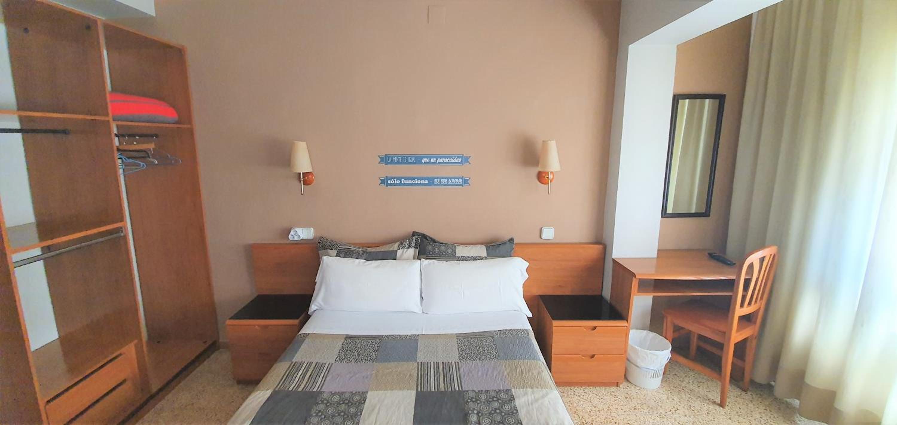 Double or Twin Room - Photo 9