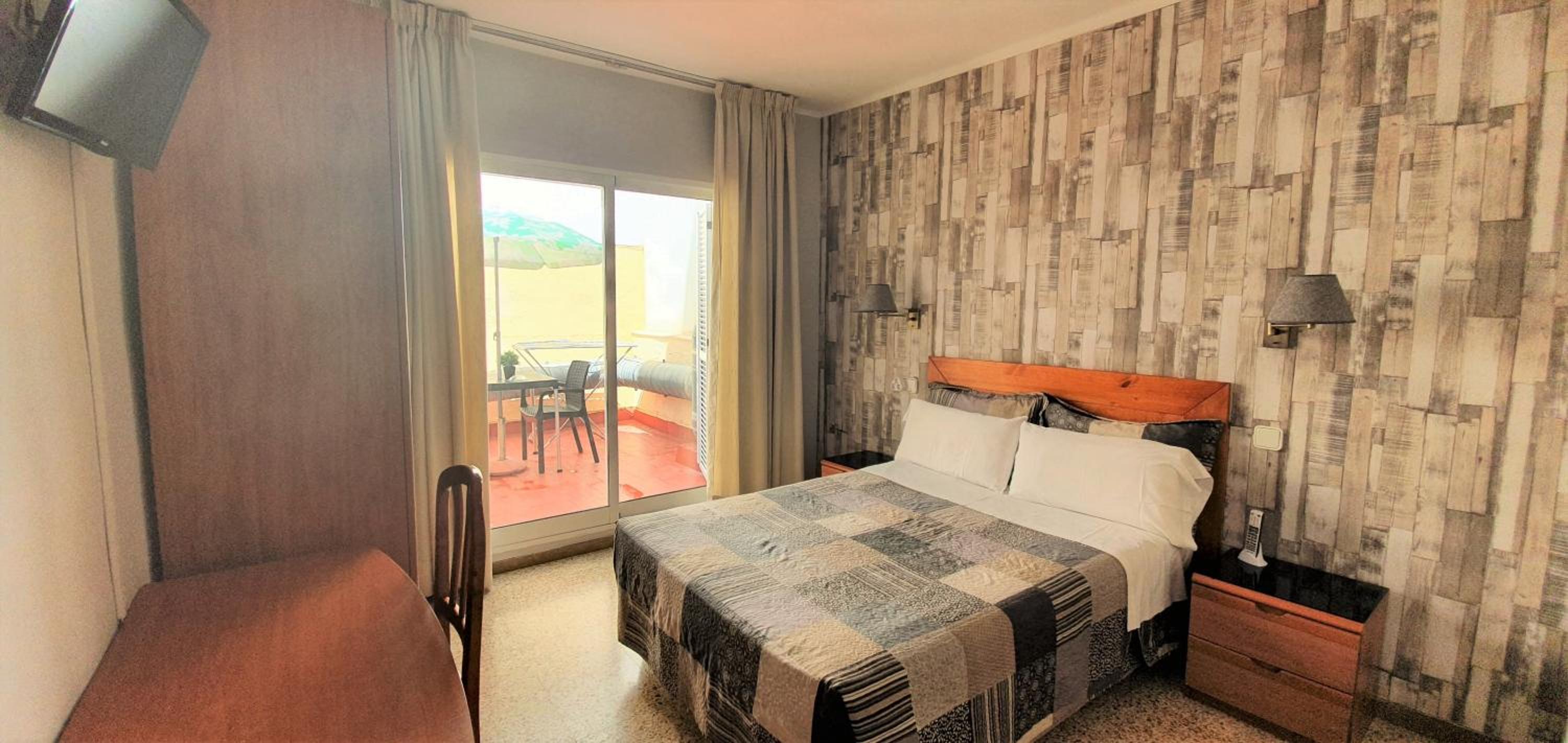 Double or Twin Room - Photo 2