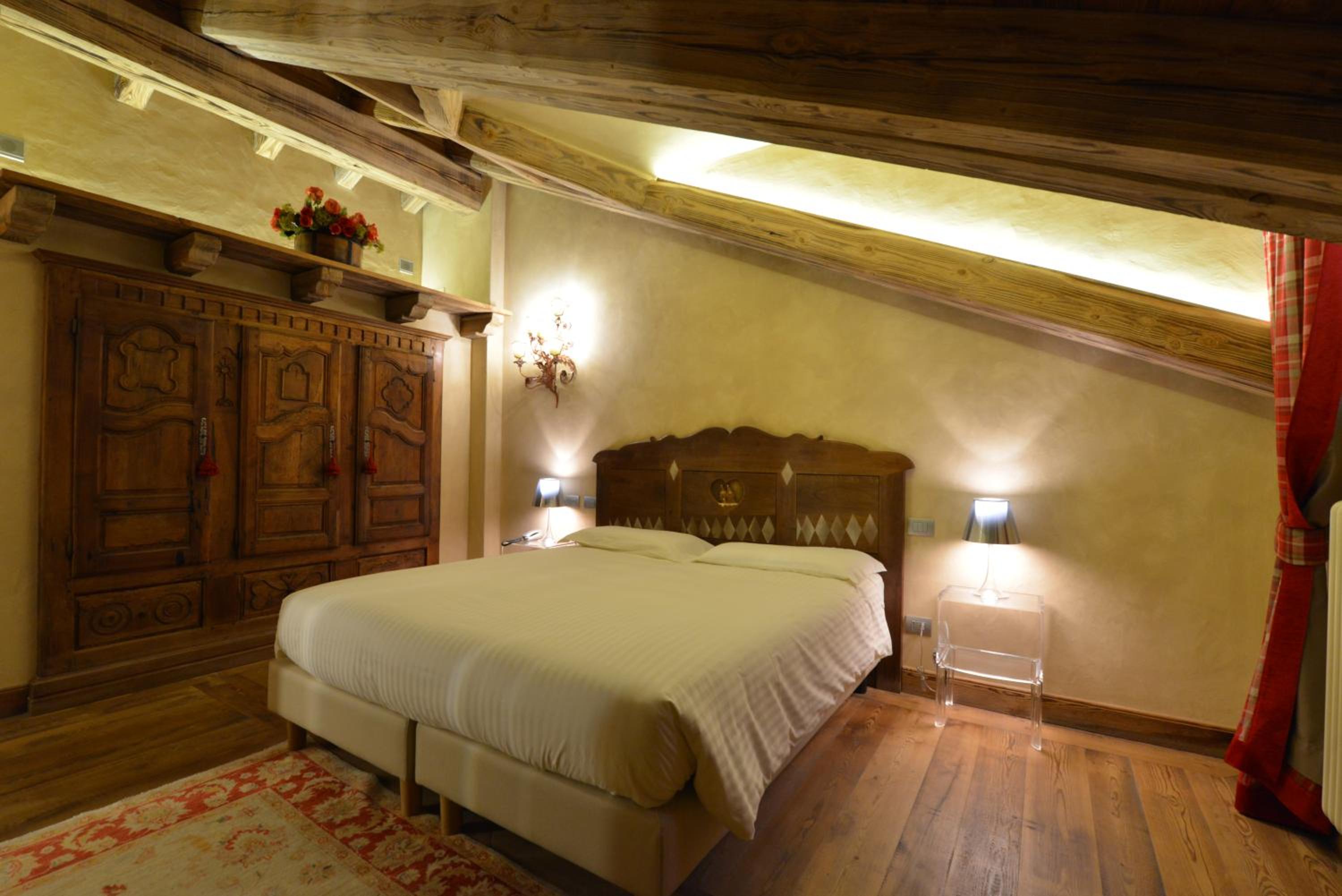 Superior Deluxe Double or Twin Room  photo 1