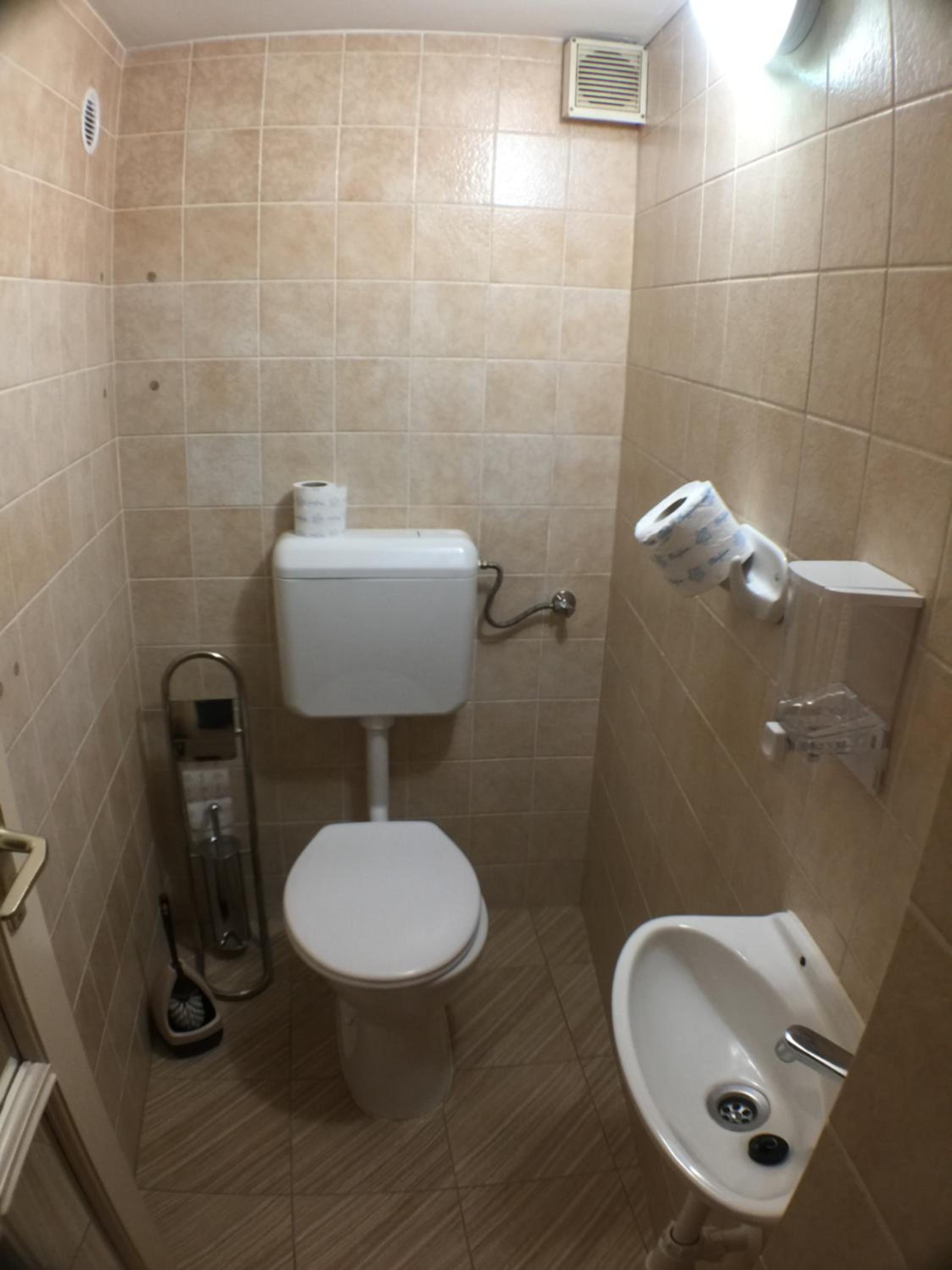 Apartment with Shower photo 2