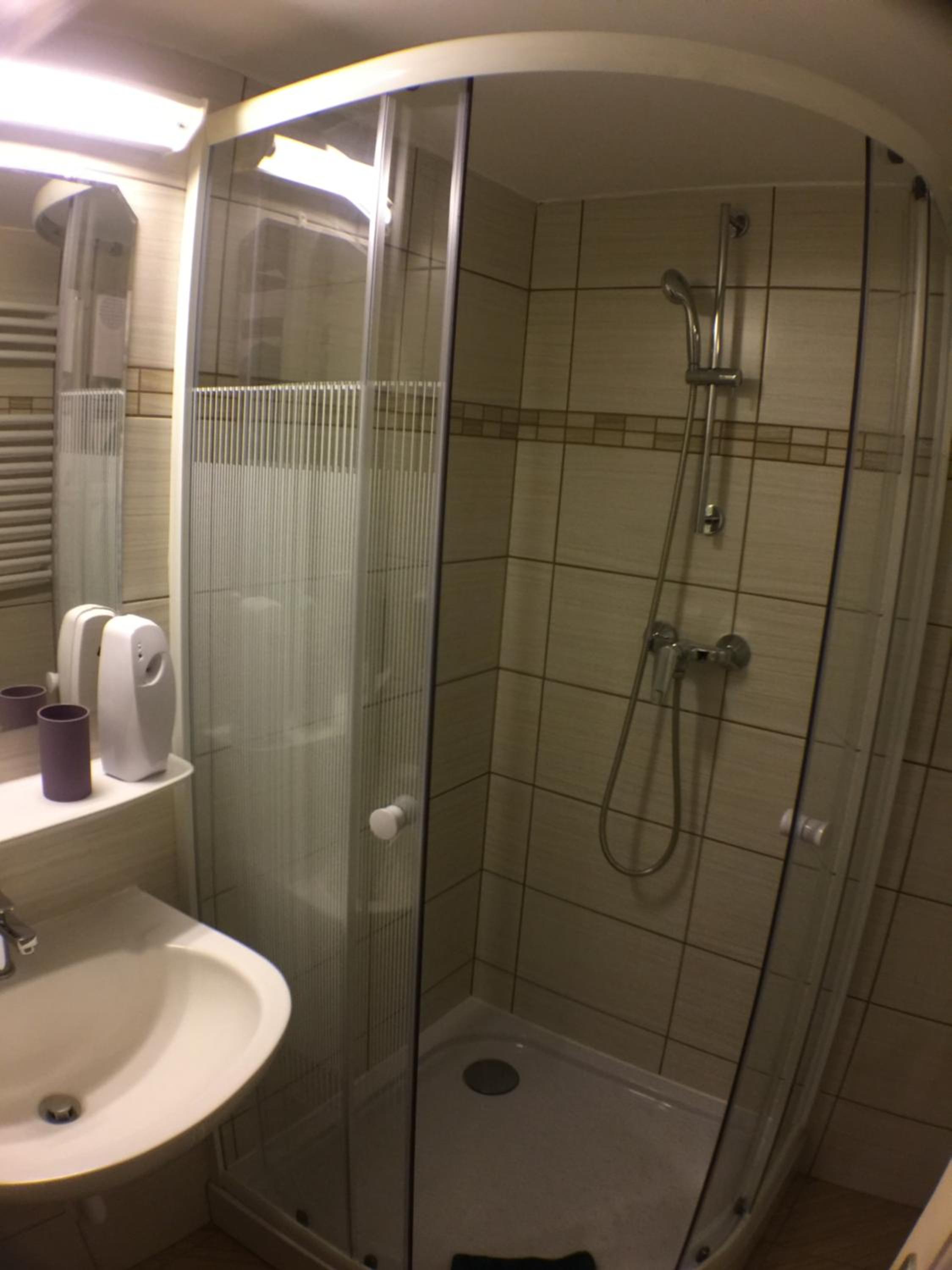 Apartment with Shower photo 3