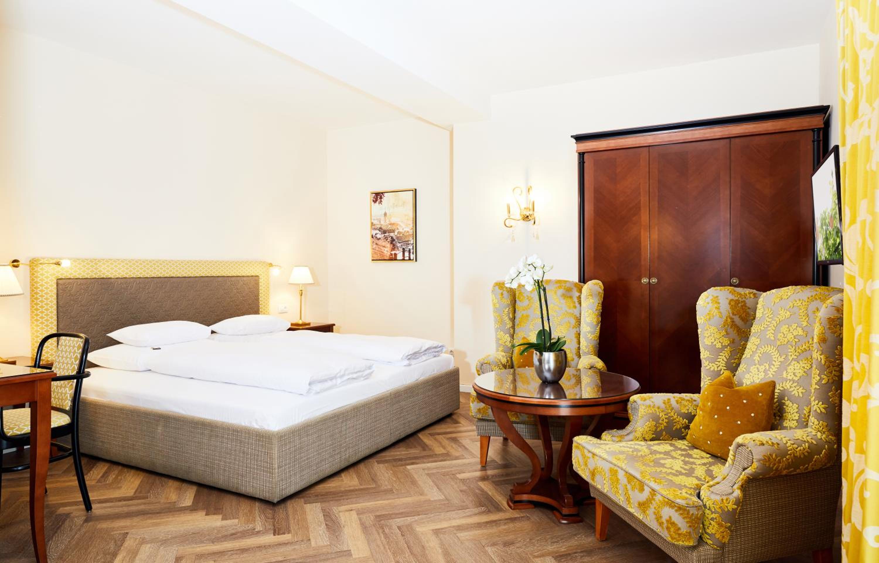 Deluxe Double Room Courtyard View - Photo 2