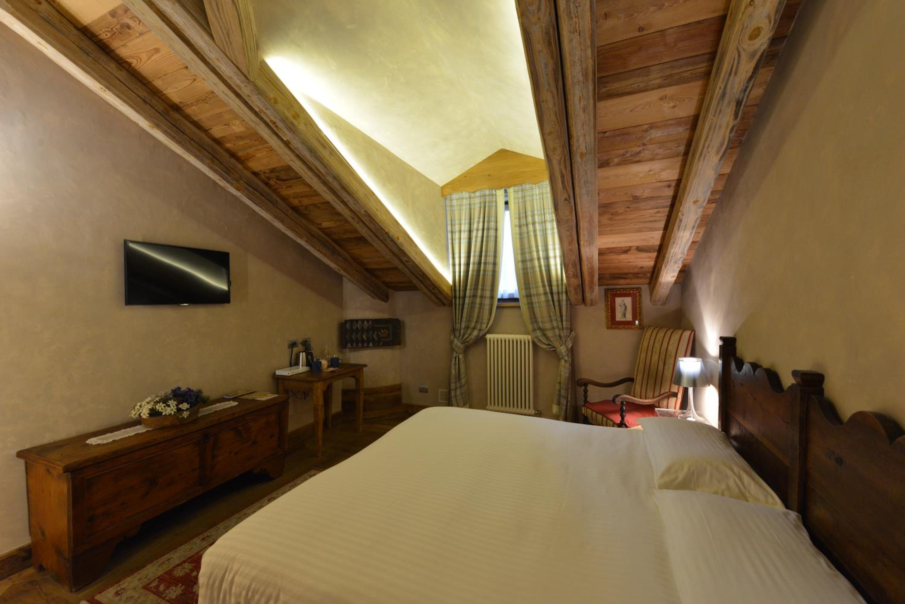 Superior Deluxe Double or Twin Room  photo 2