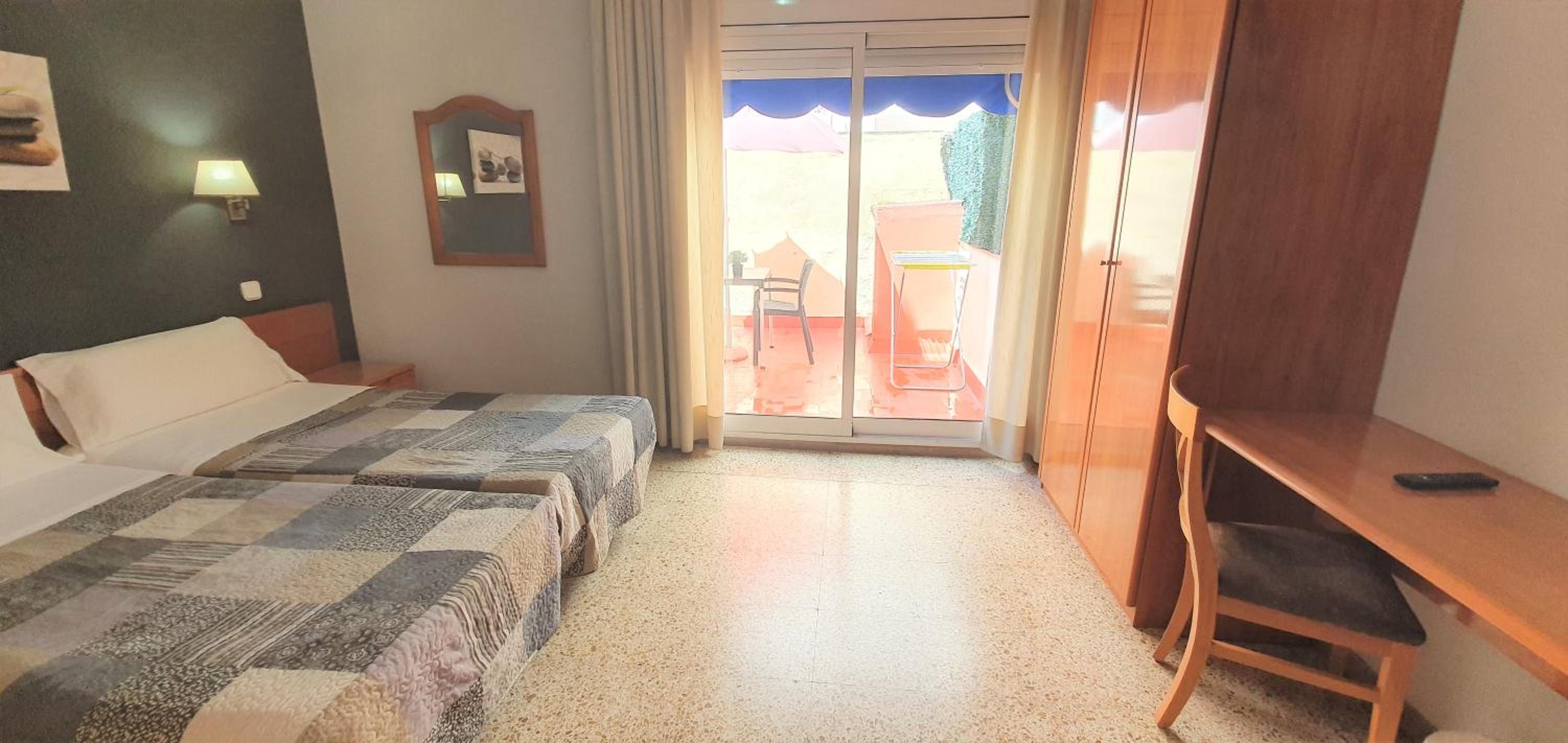 Double or Twin Room - Photo 15