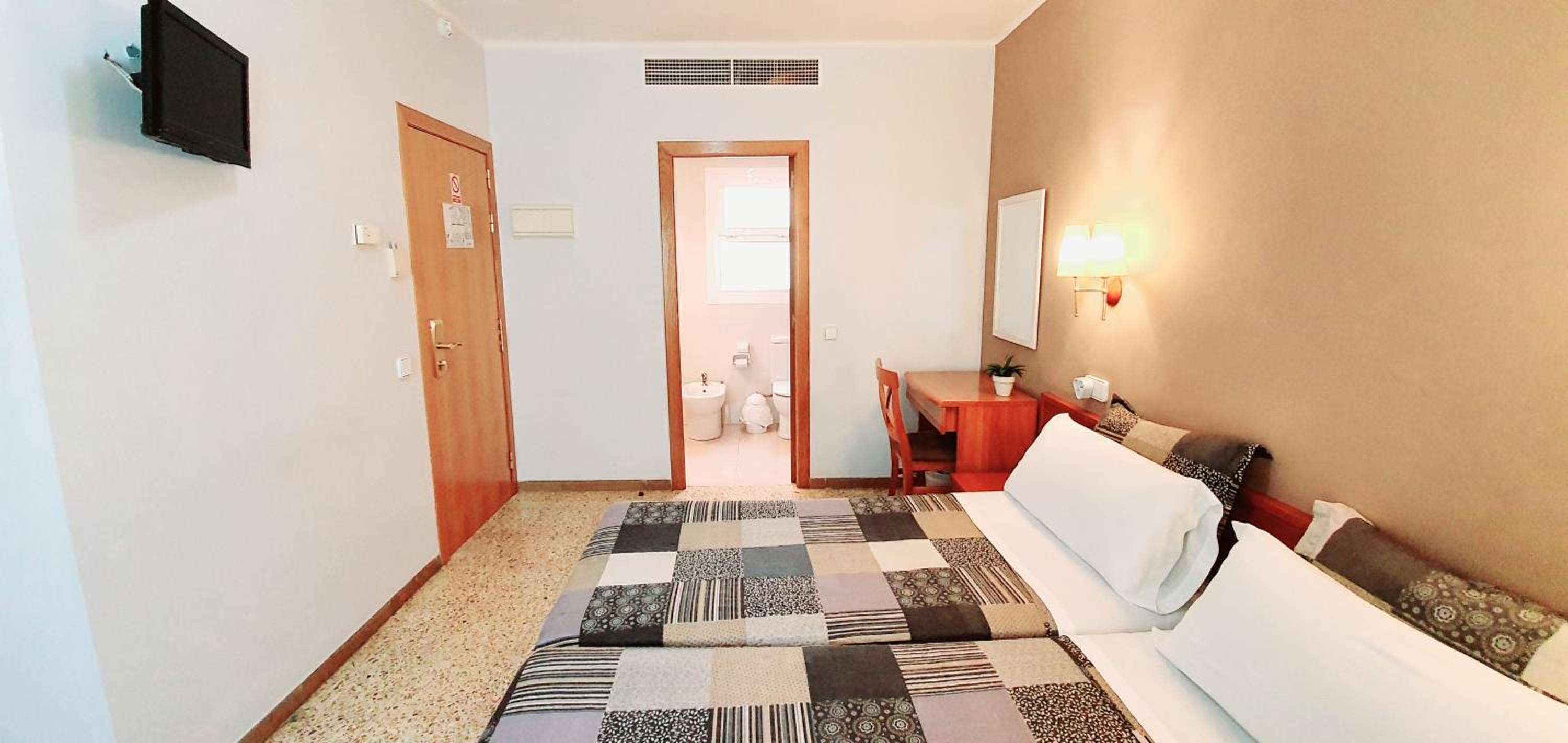 Double or Twin Room - Photo 16