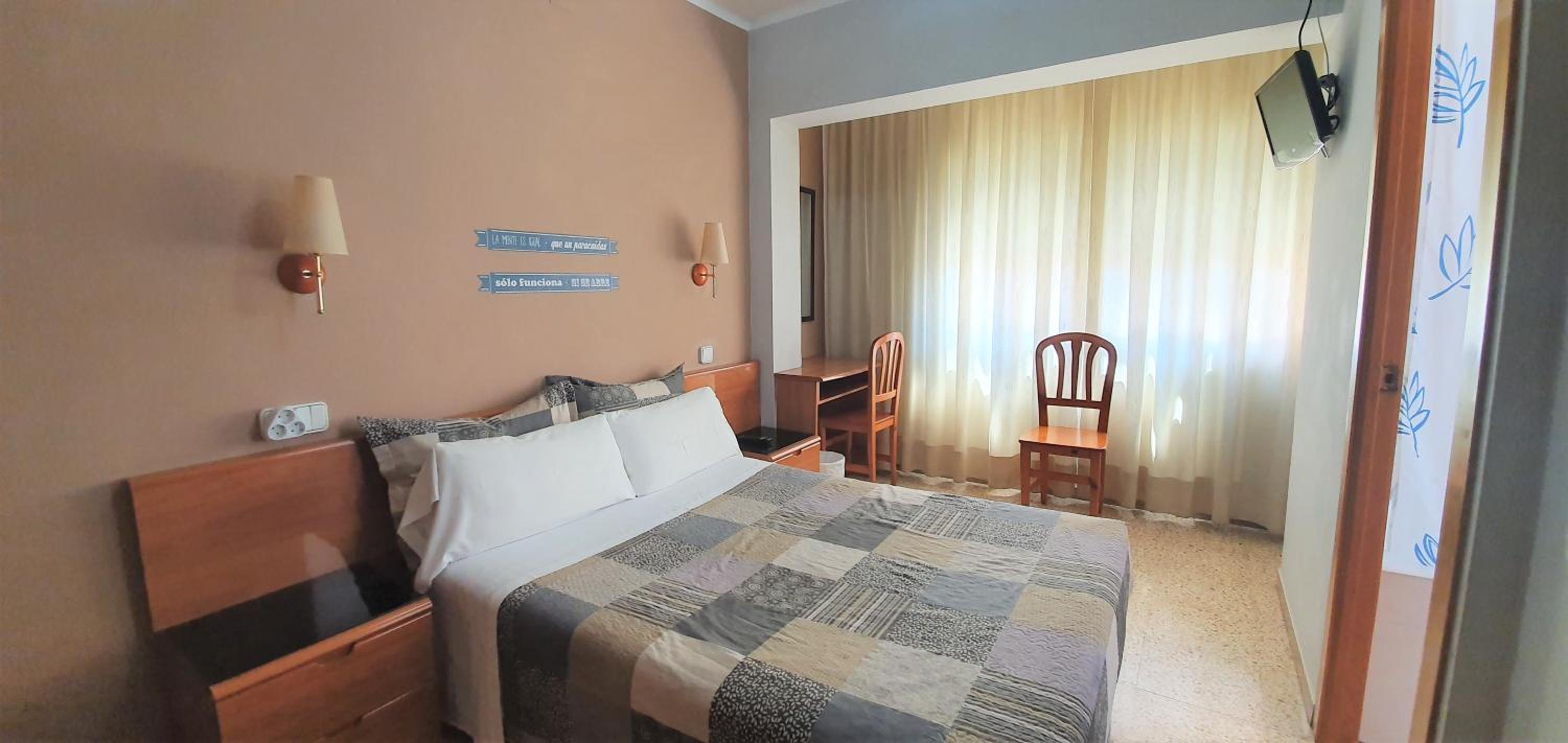 Double or Twin Room - Photo 4