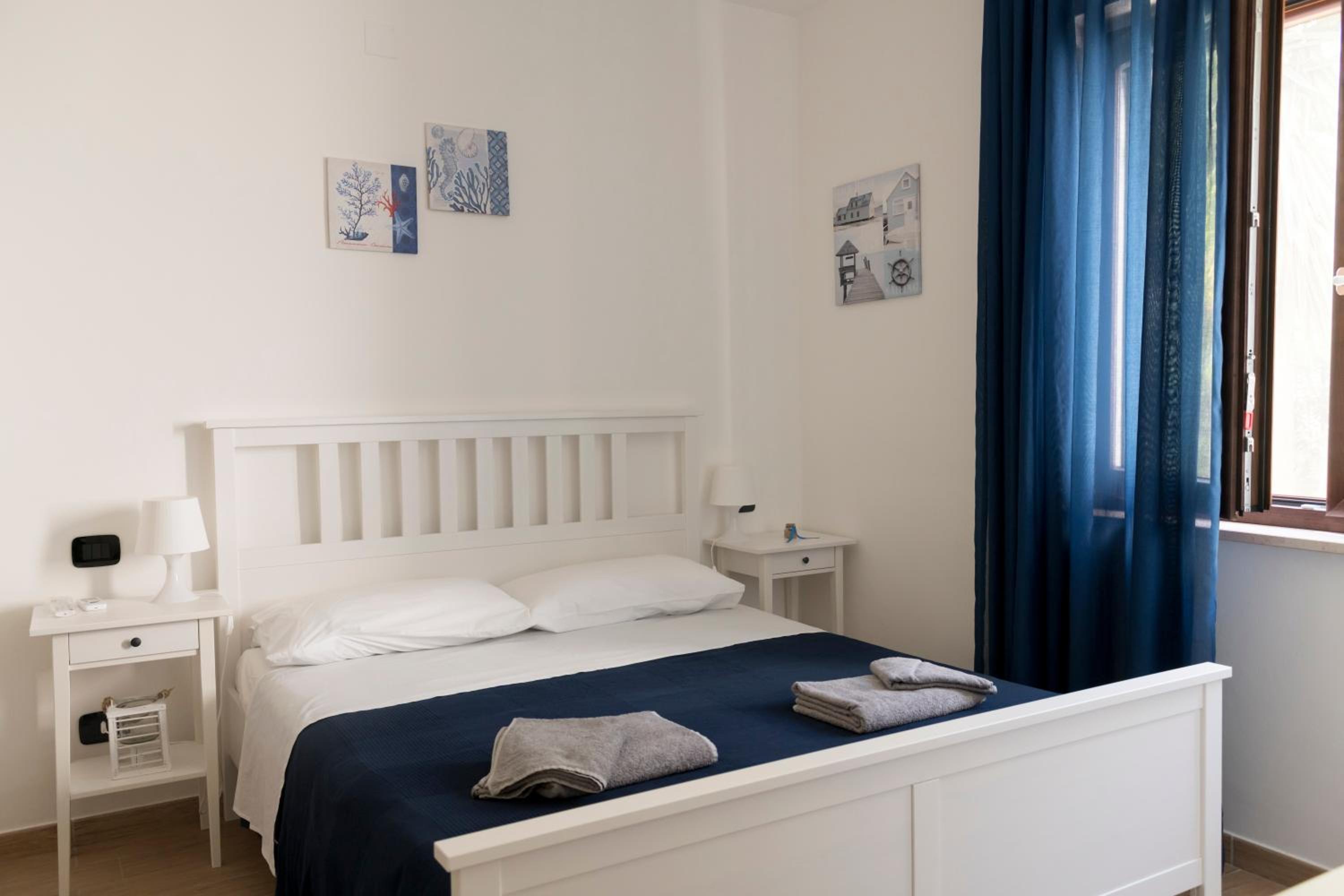 Deluxe Double Room with Extra Bed - Photo 1