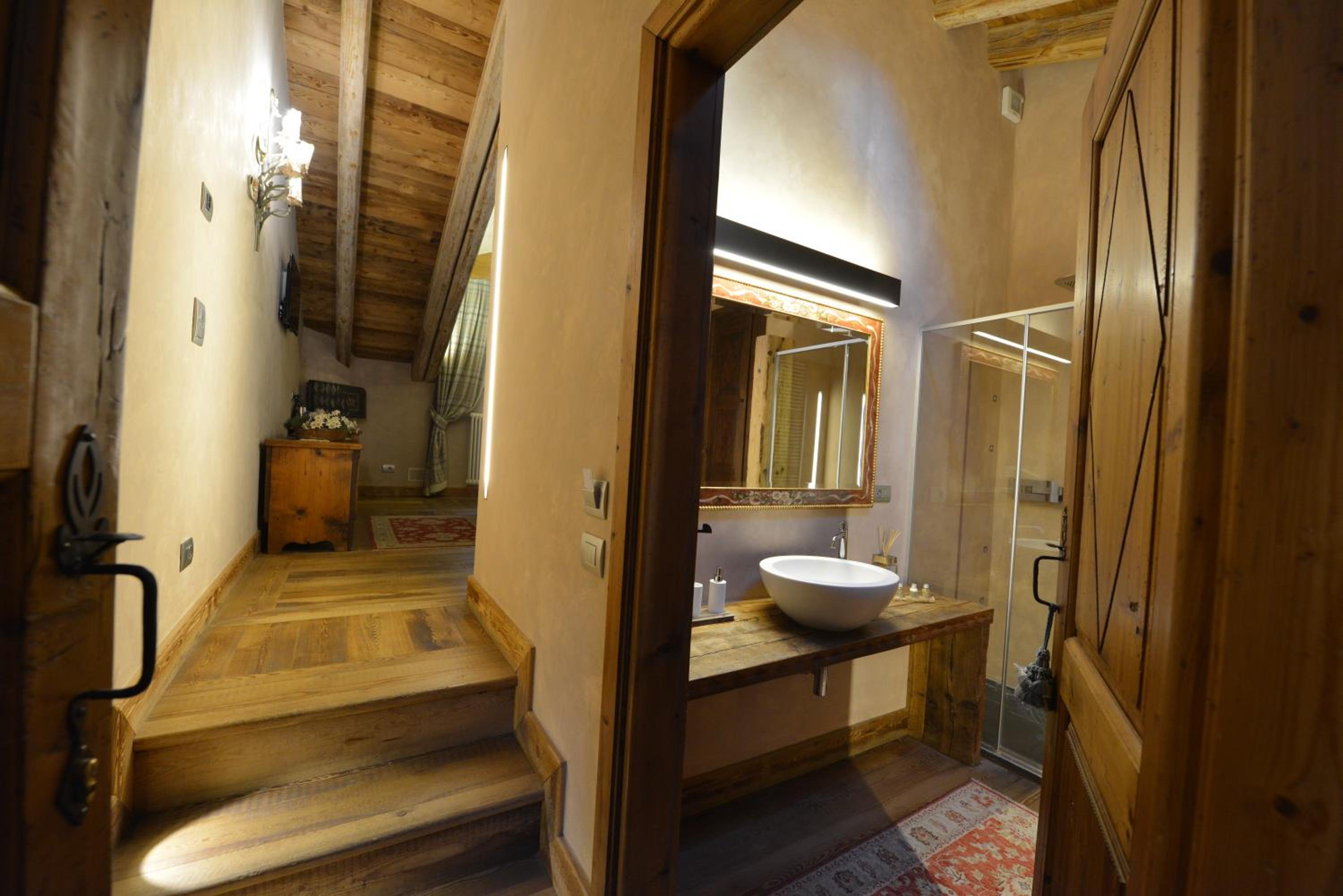 Superior Deluxe Double or Twin Room  photo 3