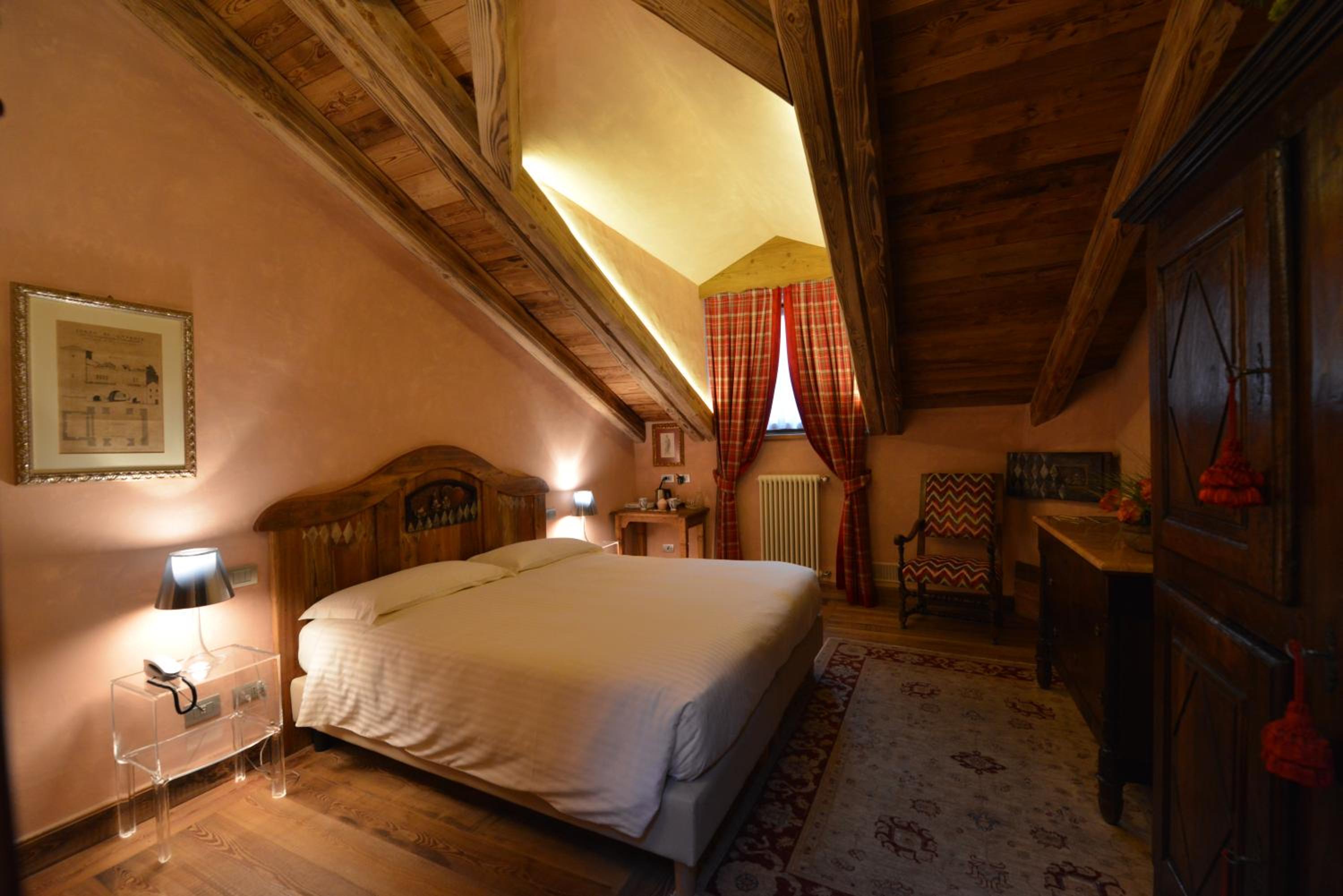 Superior Deluxe Double or Twin Room  photo 3