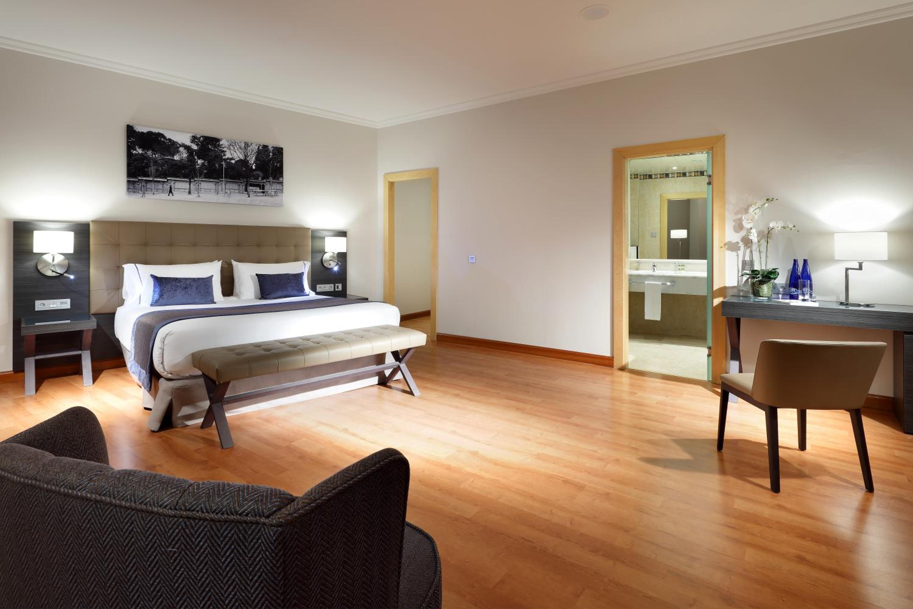 Suite - Photo 5
