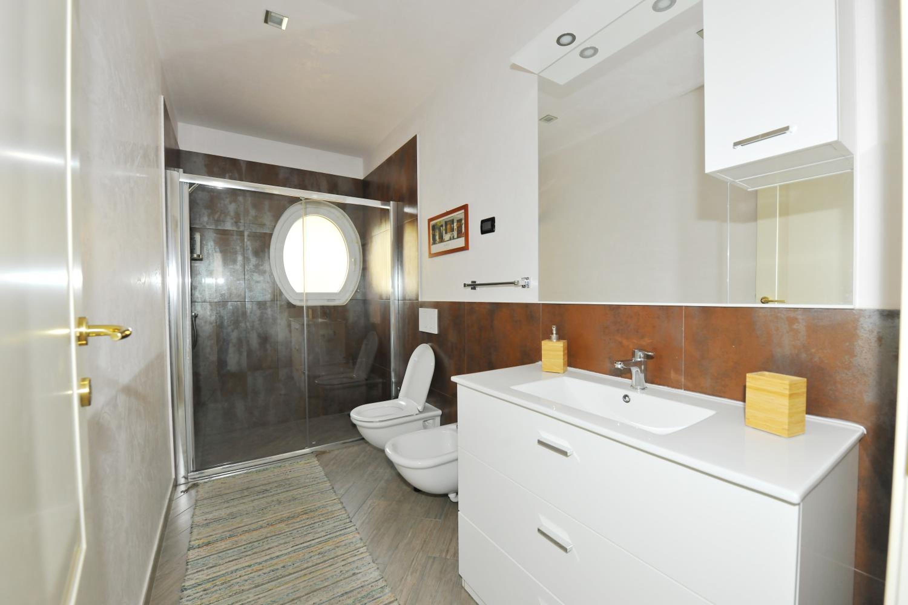 One-Bedroom Apartment - Photo 4