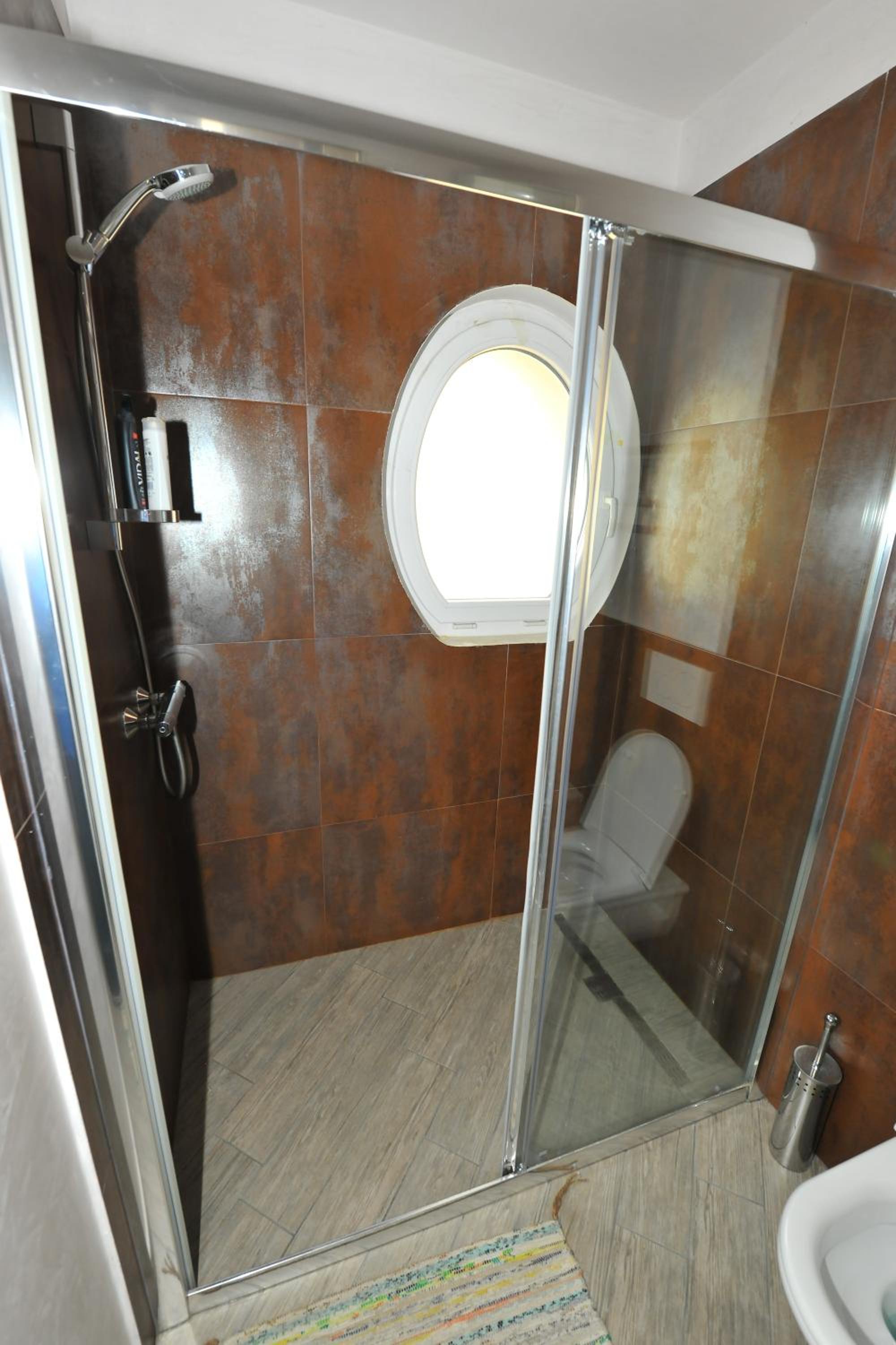 One-Bedroom Apartment - Photo 14