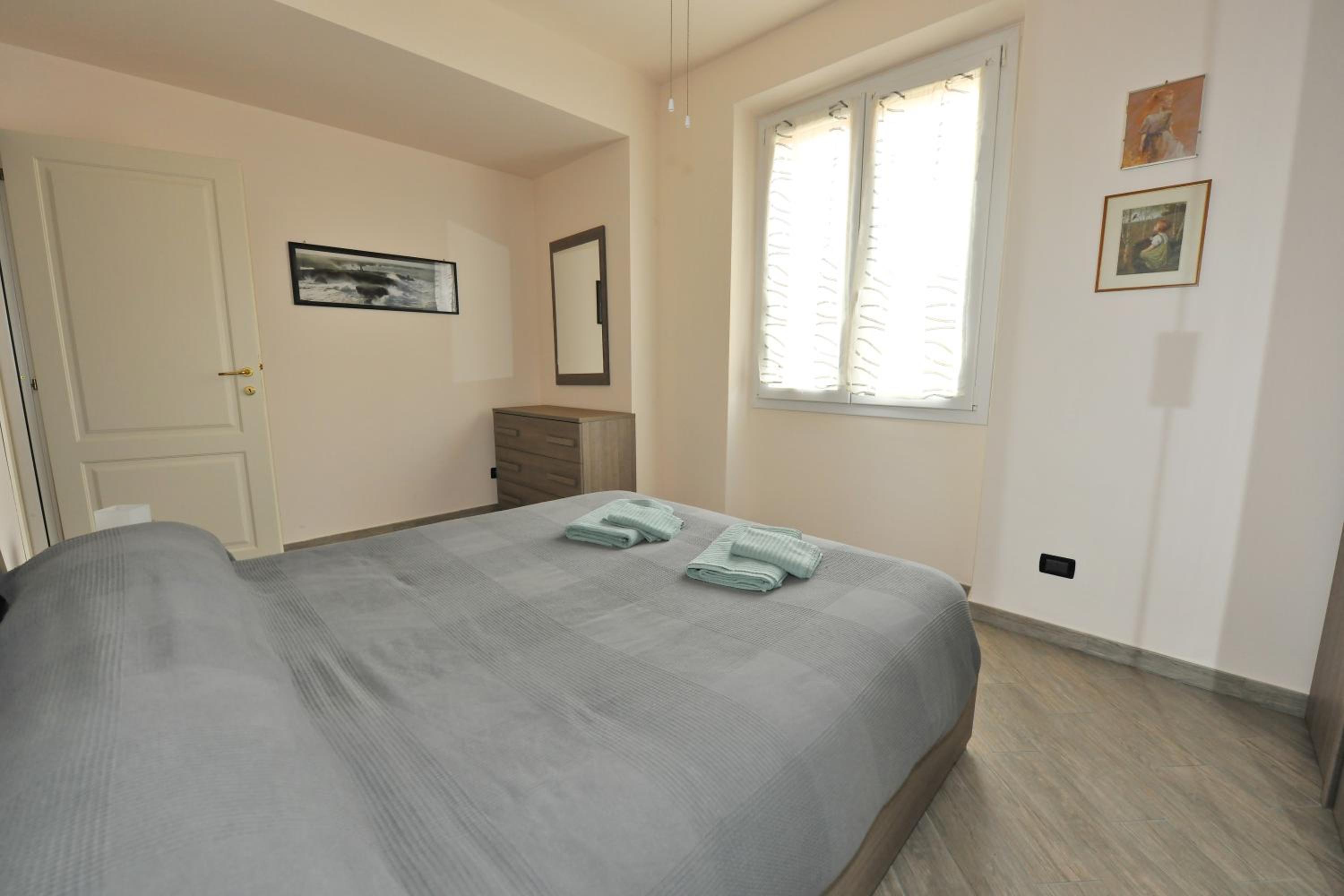 One-Bedroom Apartment - Photo 2