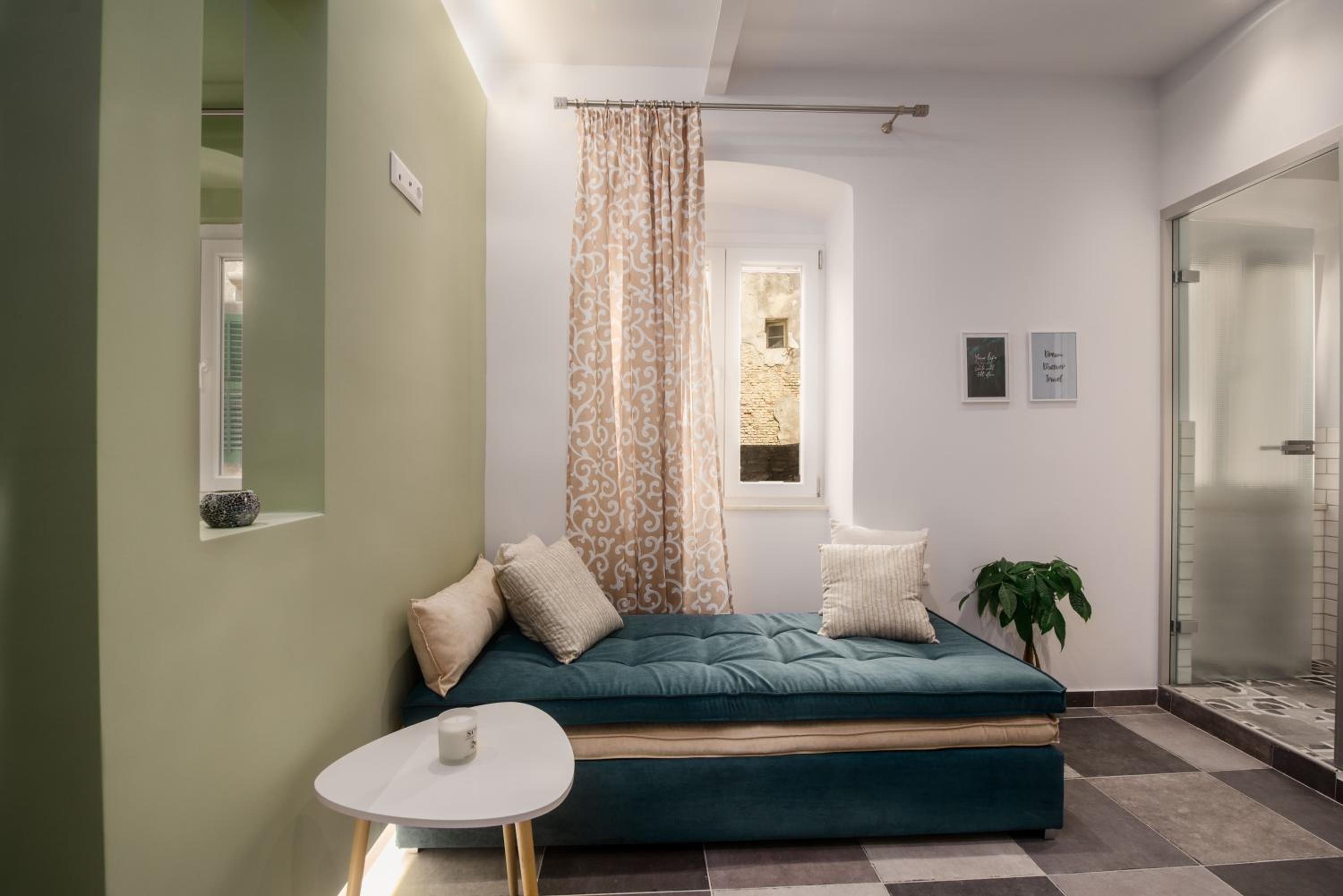 Deluxe Double Room (2 Adults + 1 Child) photo 1