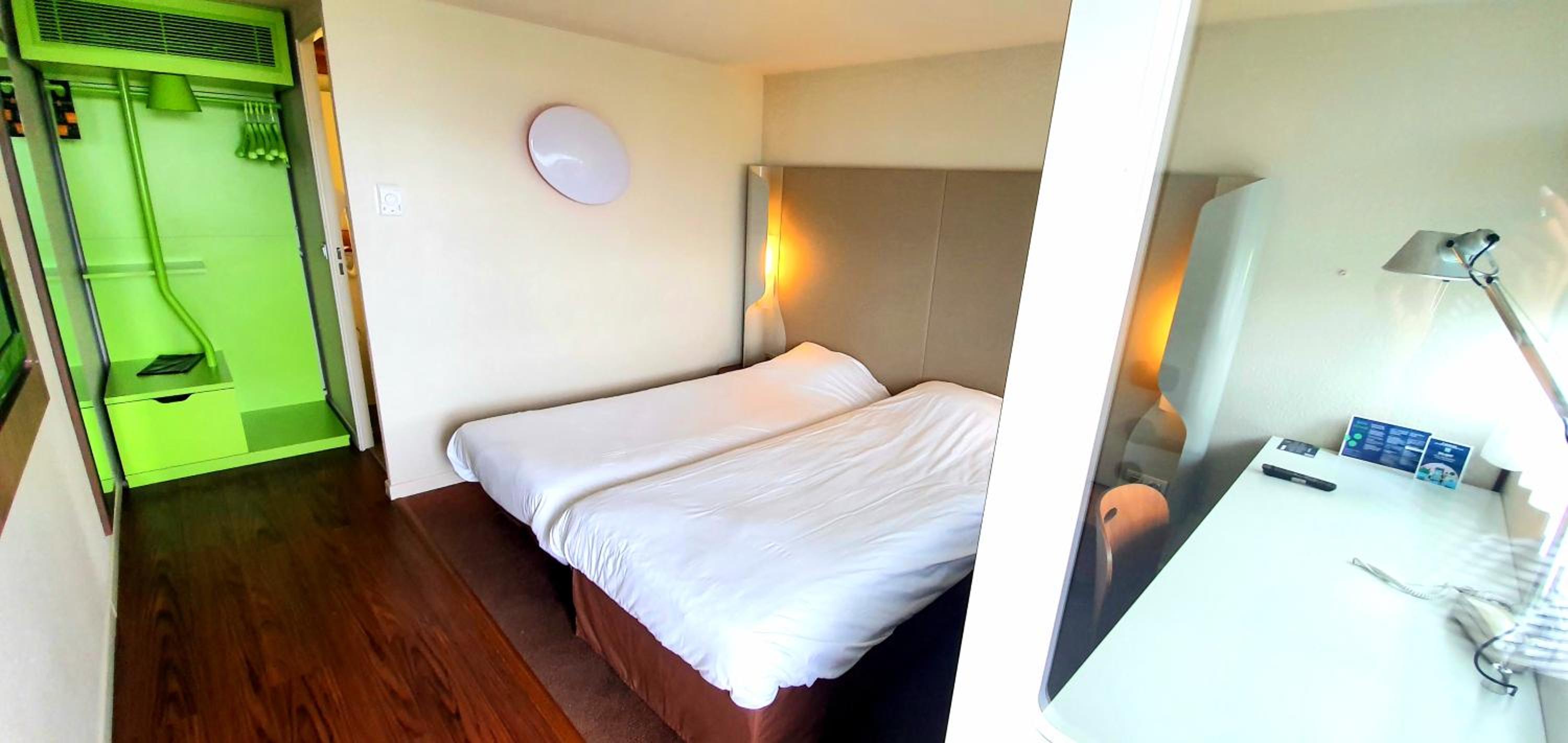 Standard Twin Room - Photo 4
