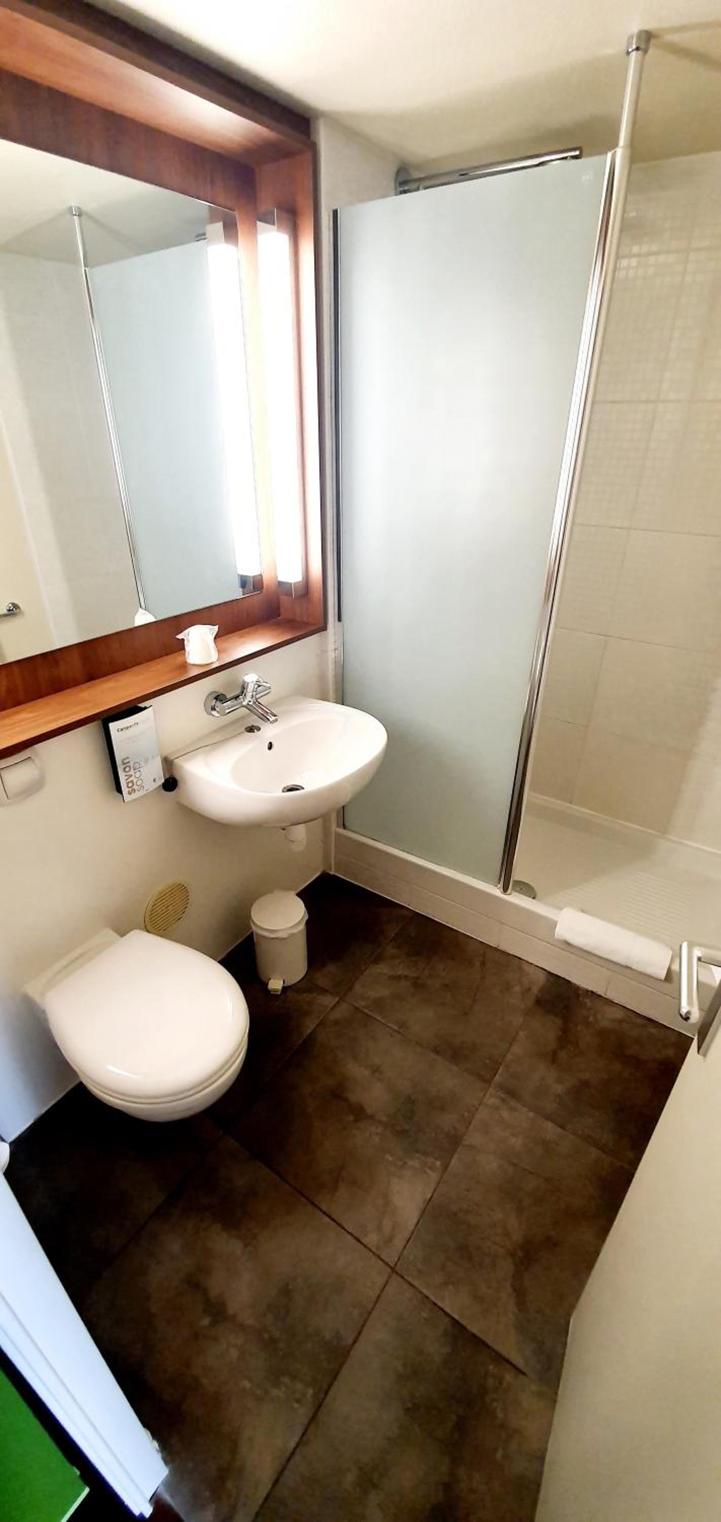 Standard Double Room - Photo 4