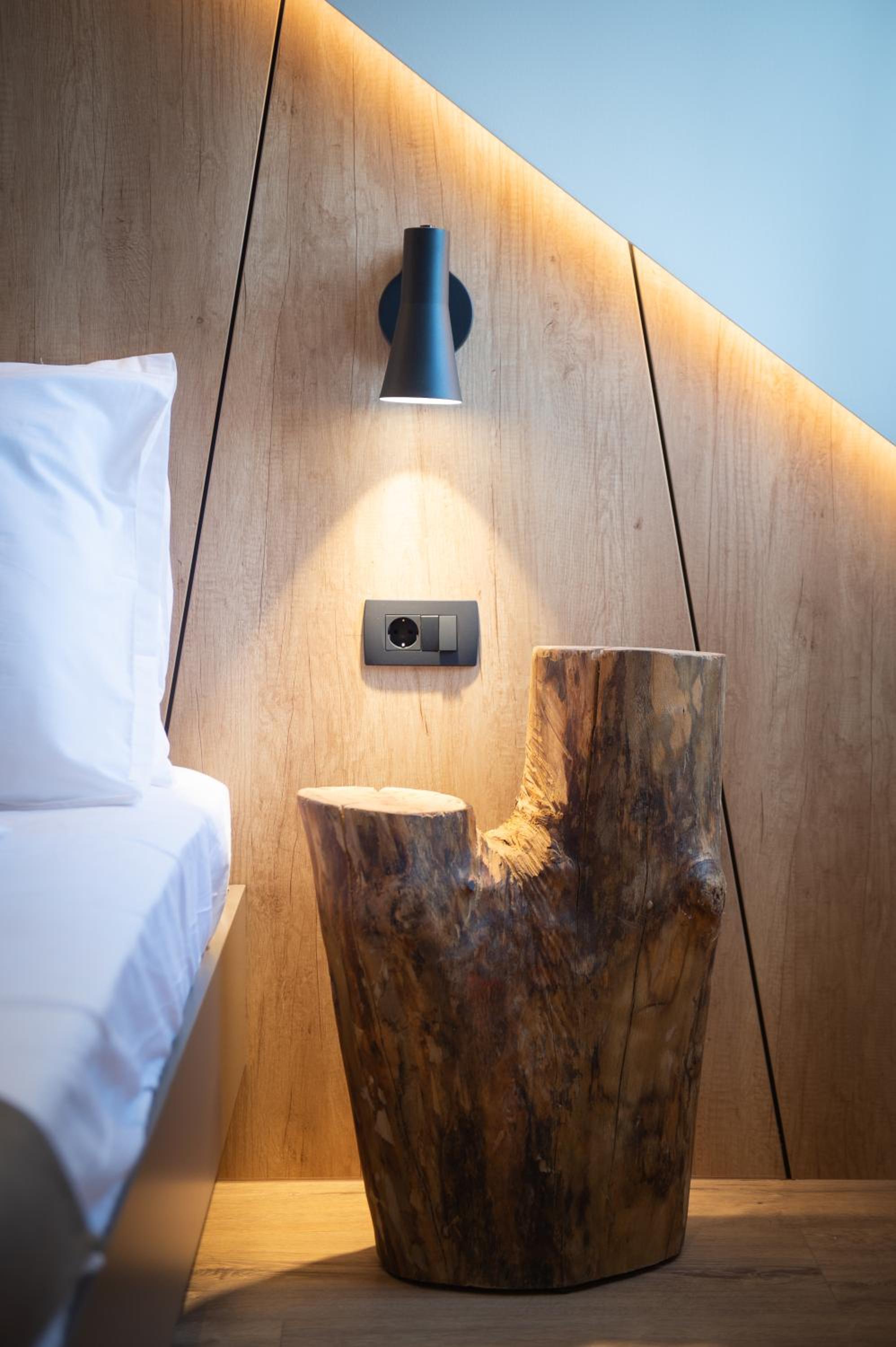 Deluxe Room (2 Adults + 1 Child) photo 1