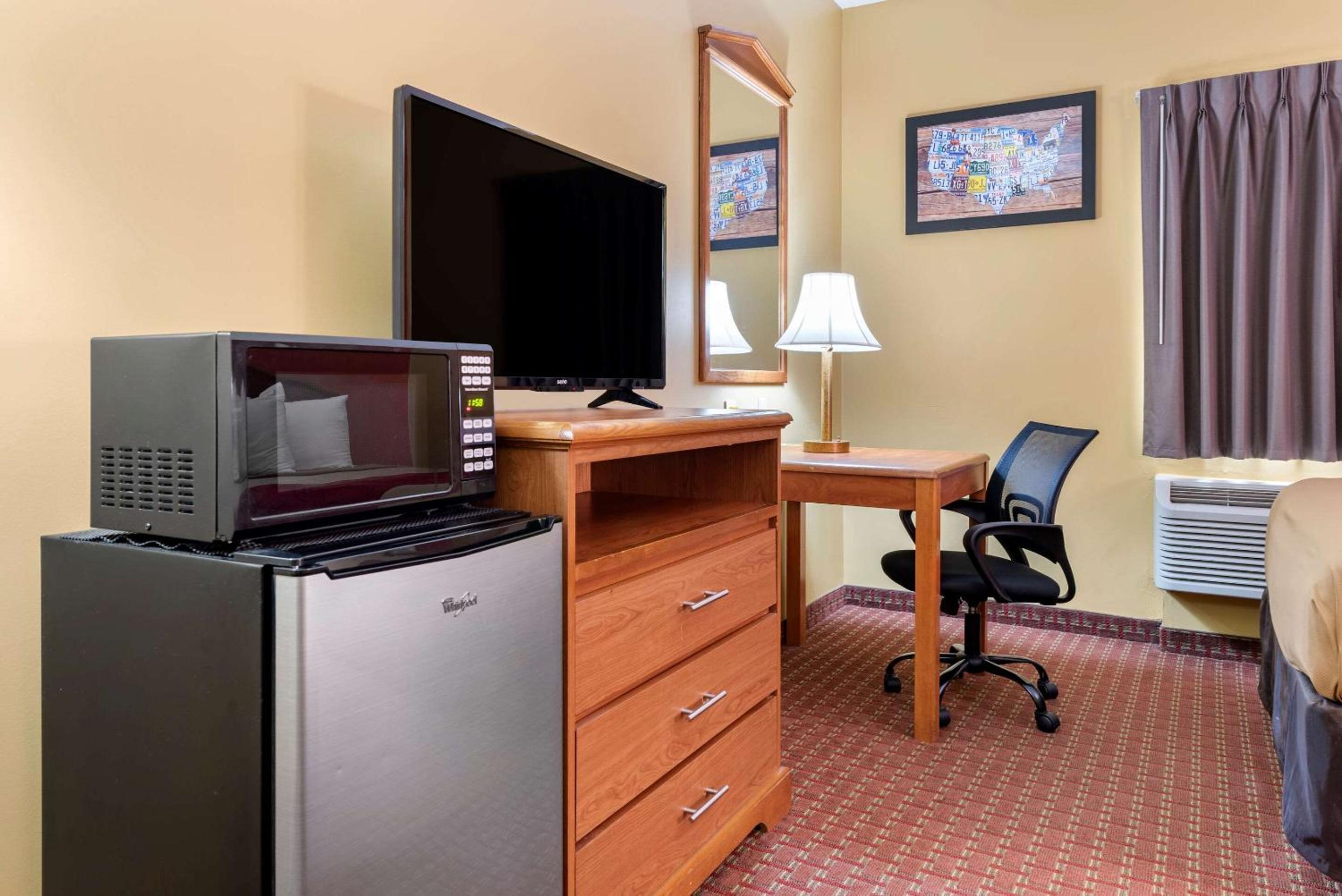 Double Room with Two Double Beds - Non-Smoking - Photo 10