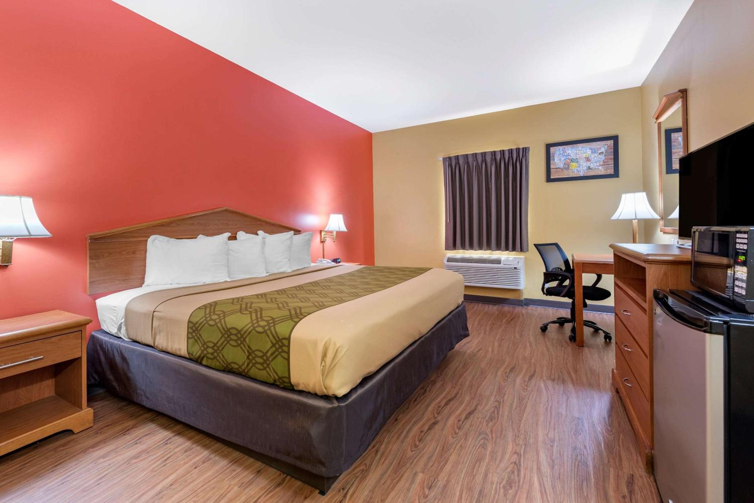 King Room - Non-Smoking - Photo 2