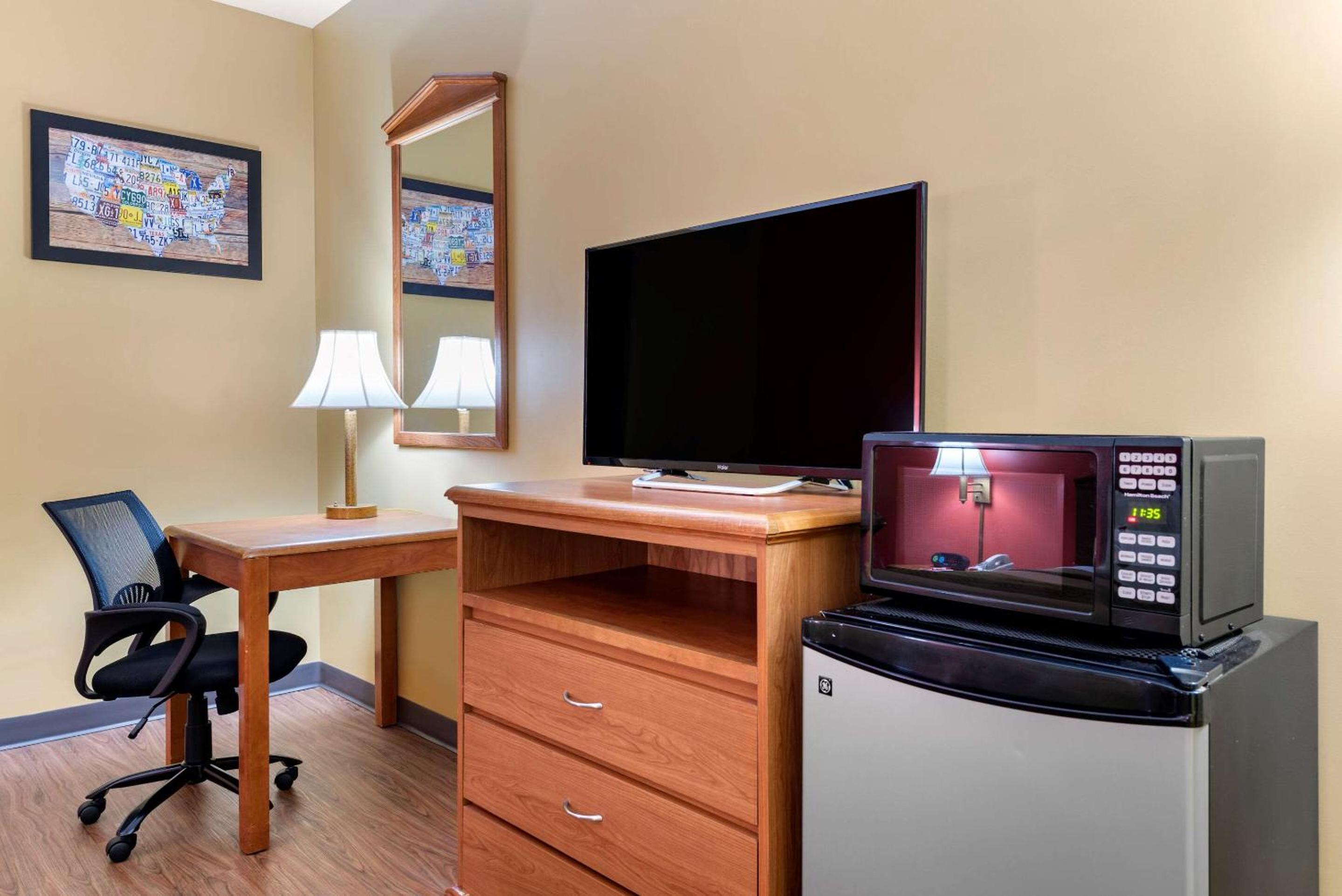 Double Room with Two Double Beds - Non-Smoking - Photo 6