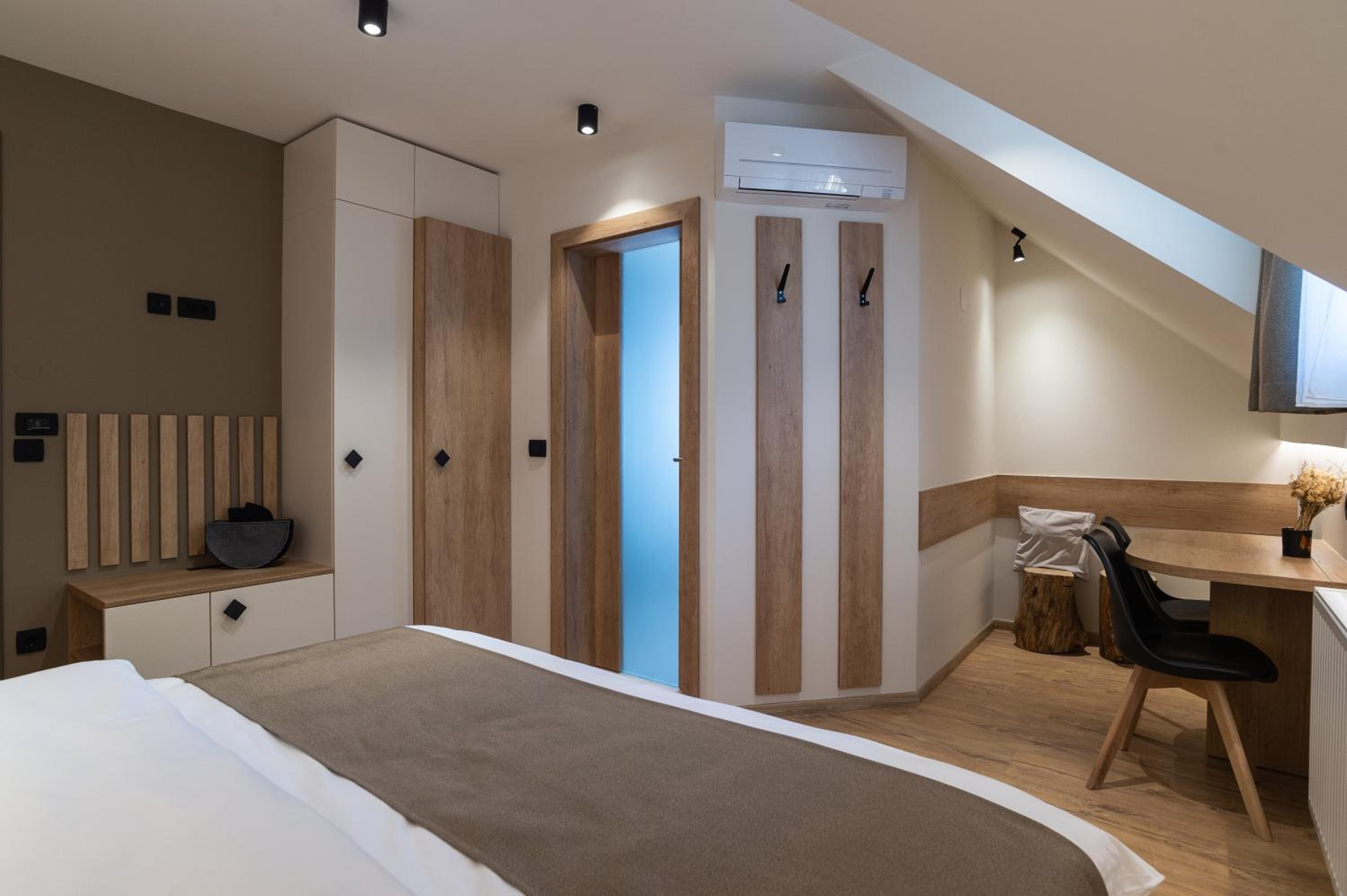 Deluxe Double Room - Photo 6