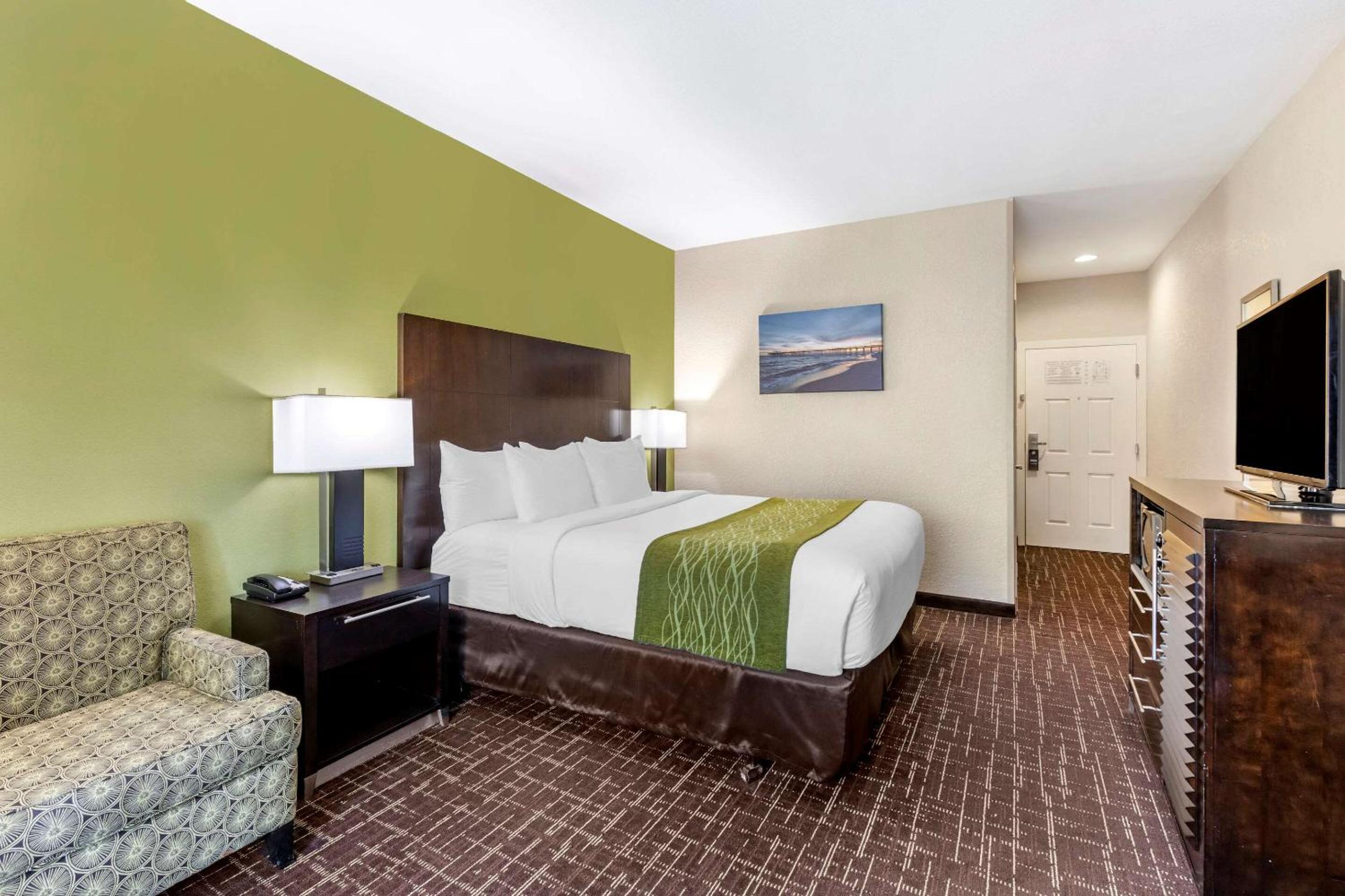 Deluxe Room, 1 King Bed with Sofa Bed, Non Smoking - Photo 5