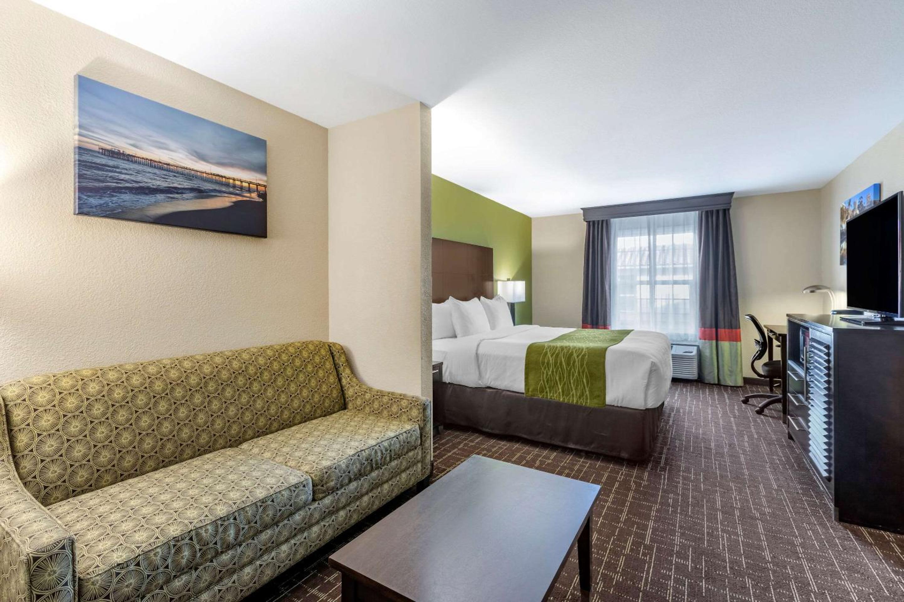 Deluxe Room, 1 King Bed with Sofa Bed, Non Smoking - Photo 10