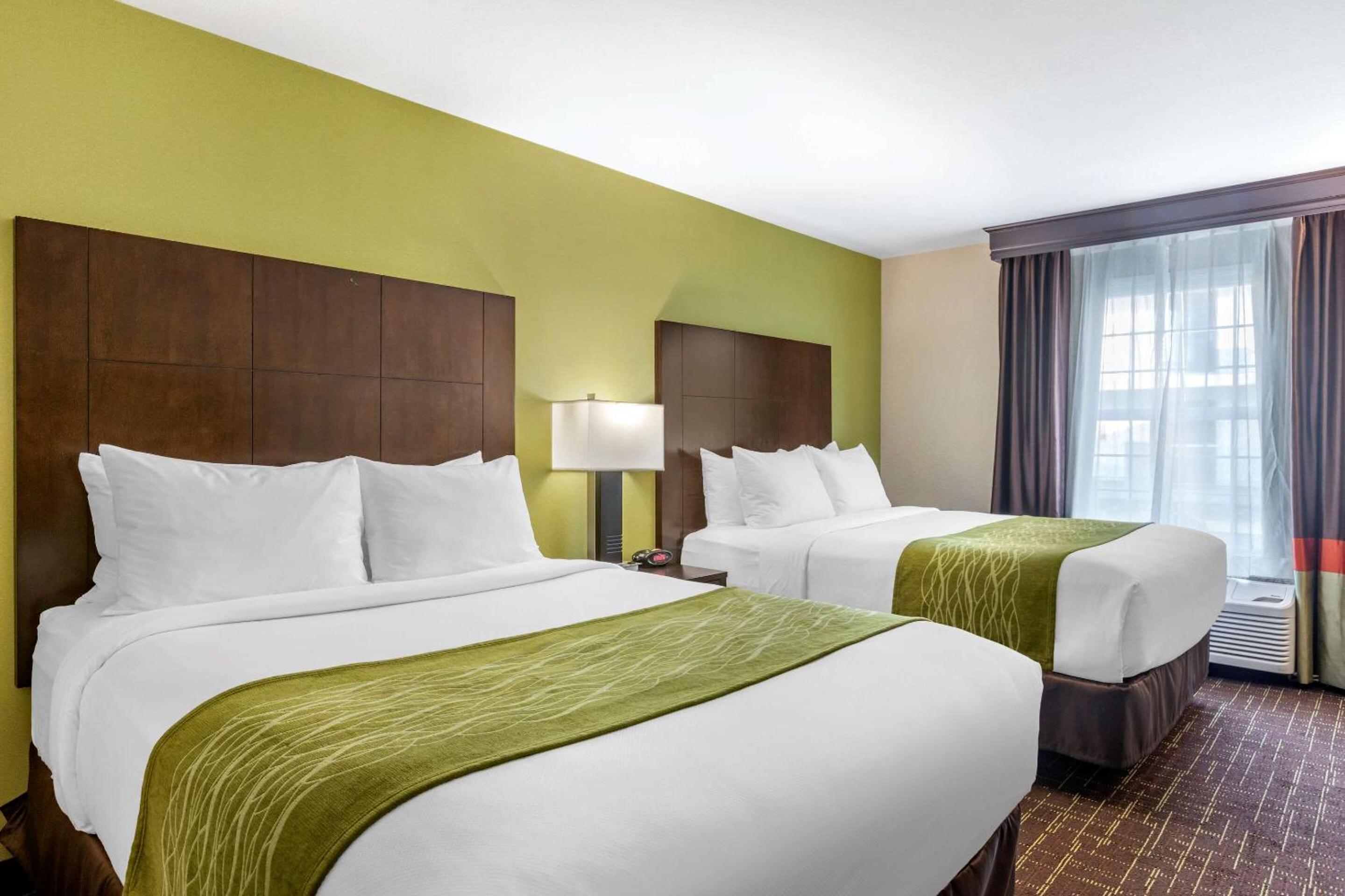 Standard Room, 2 Queen Beds, Non Smoking - Photo 1