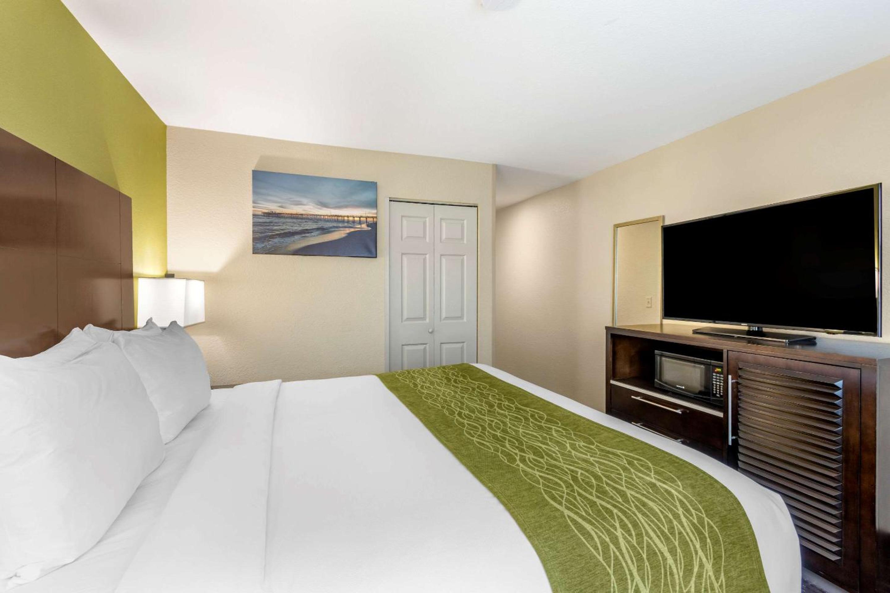 Suite, 1 King Bed with Sofa Bed, Non Smoking - Photo 3