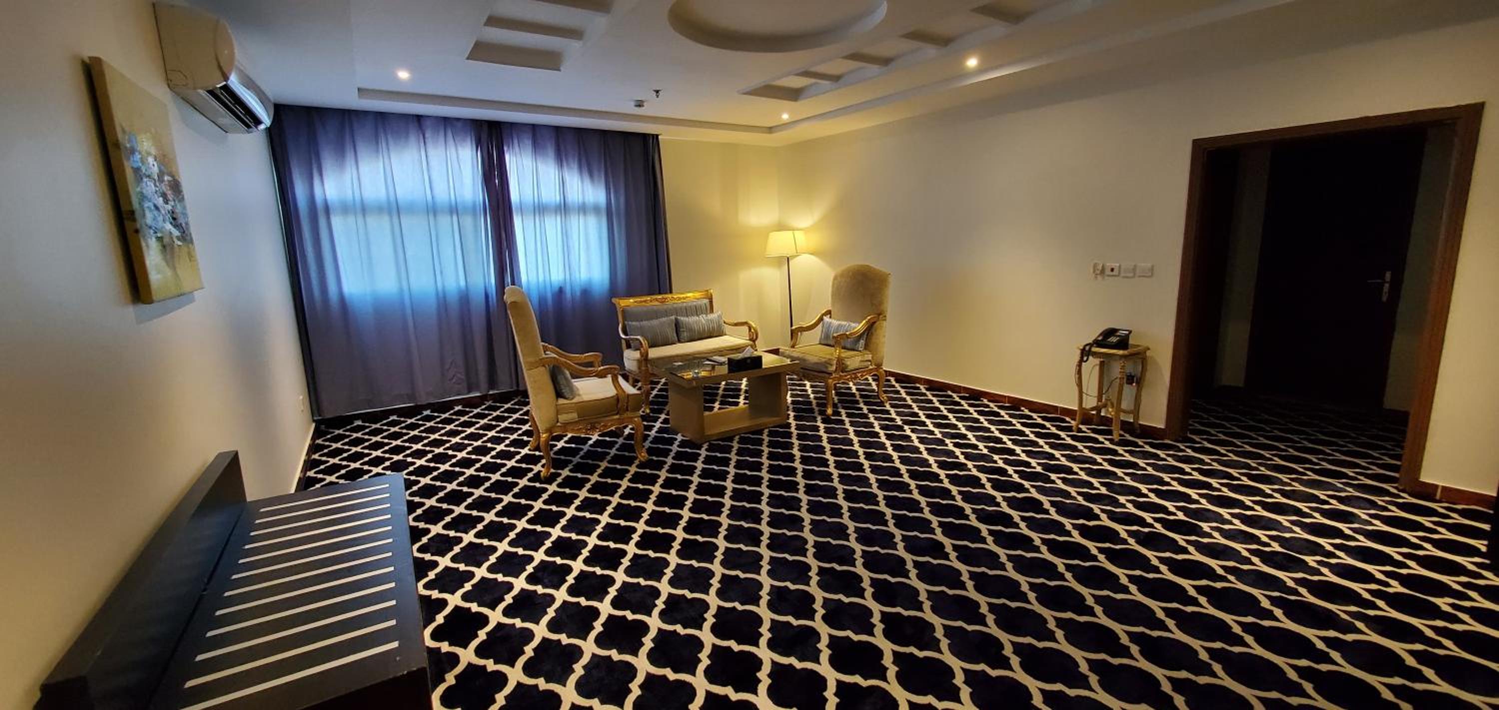 Deluxe Junior Suite - Photo 4