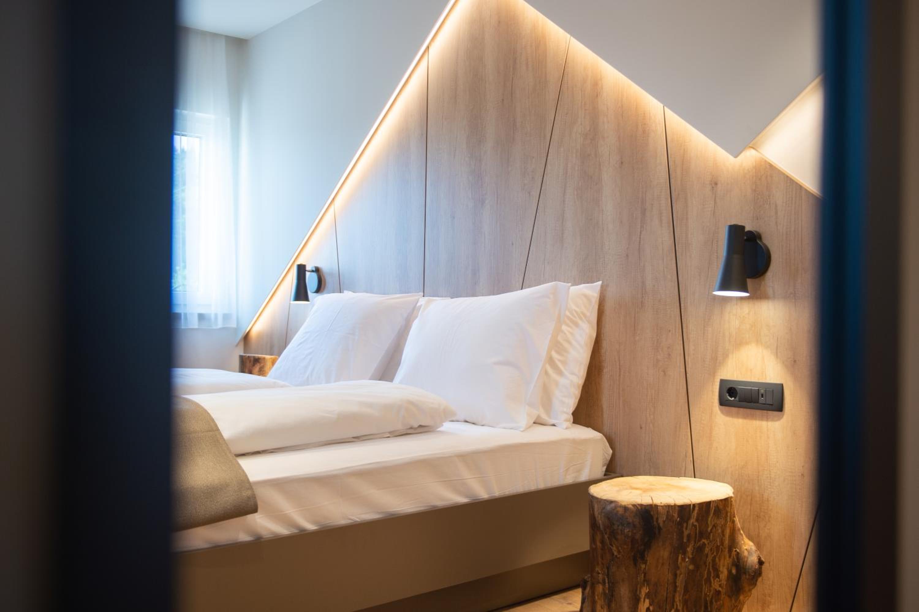 Deluxe Double Room with Shower photo 1