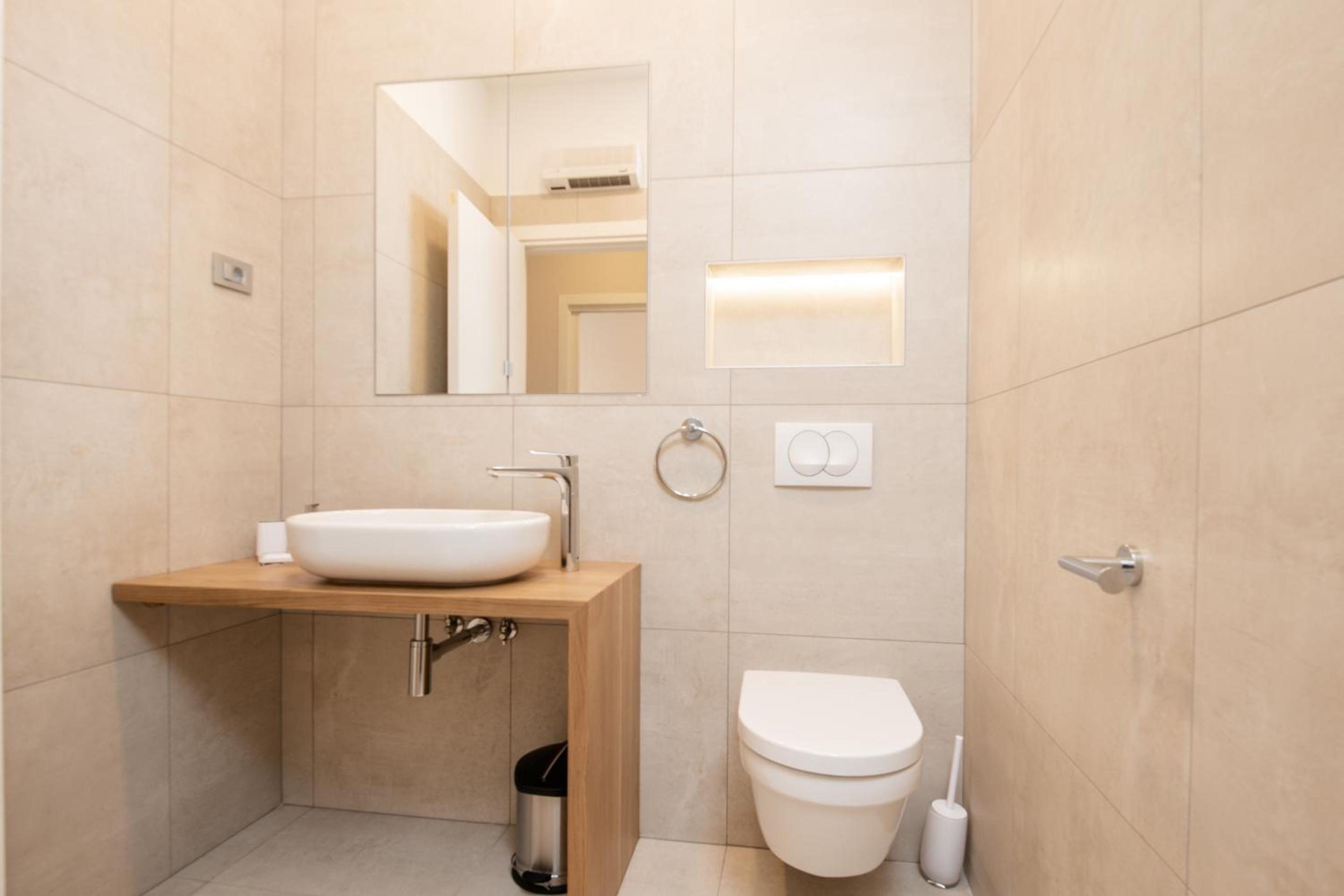 One-Bedroom Apartment - Photo 6
