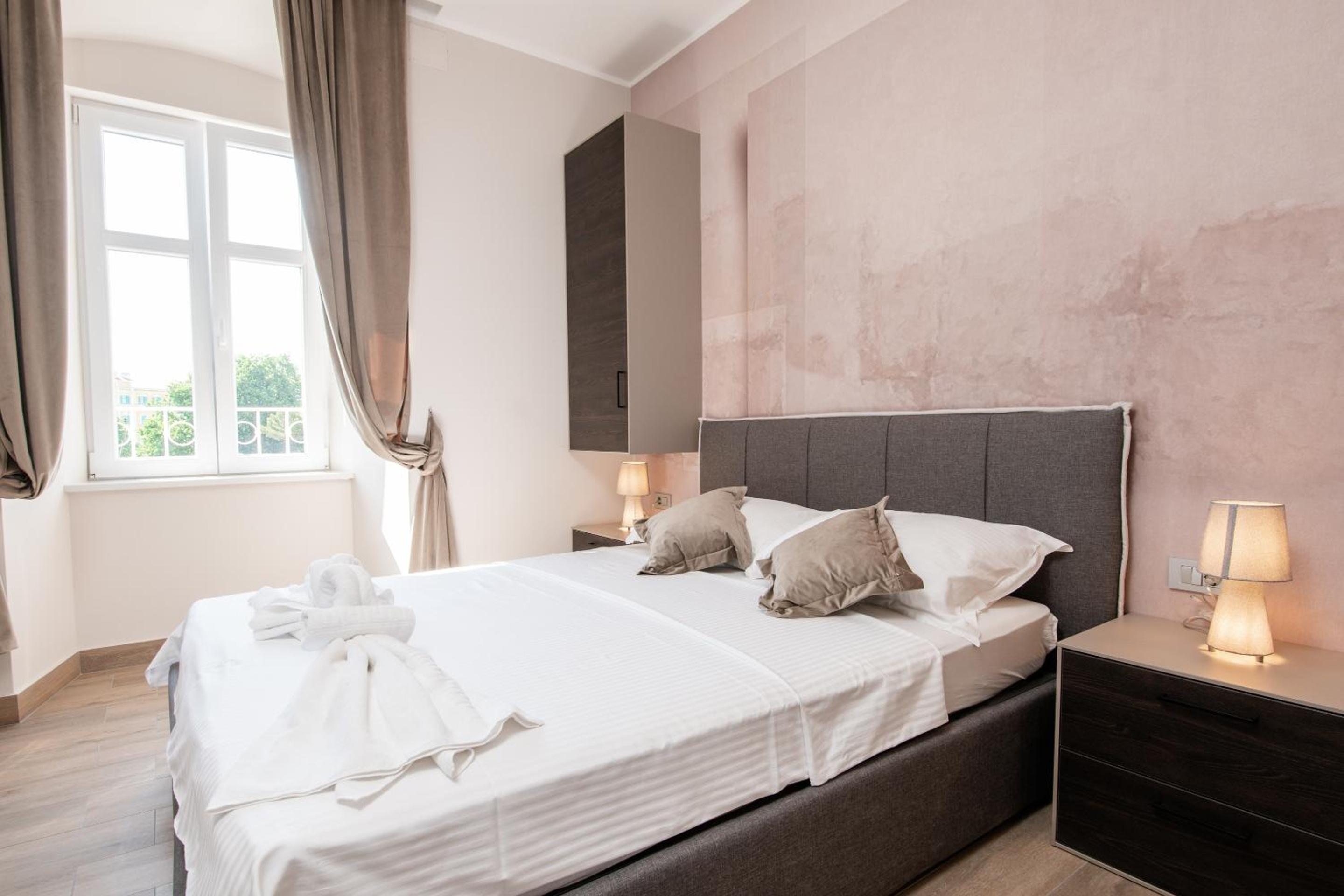 Deluxe Queen Room