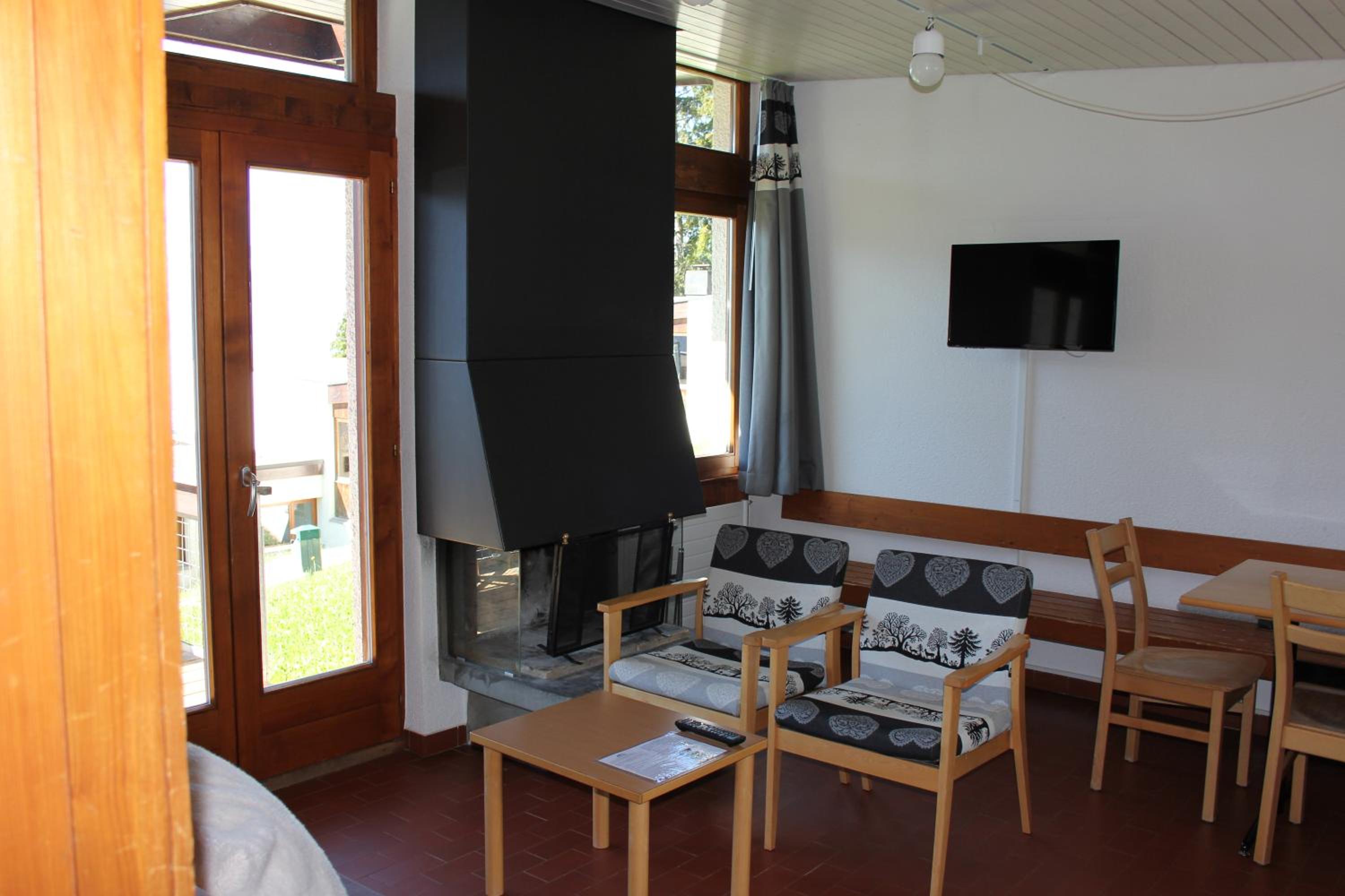Two-Bedroom Apartment with Balcony - Week photo 3