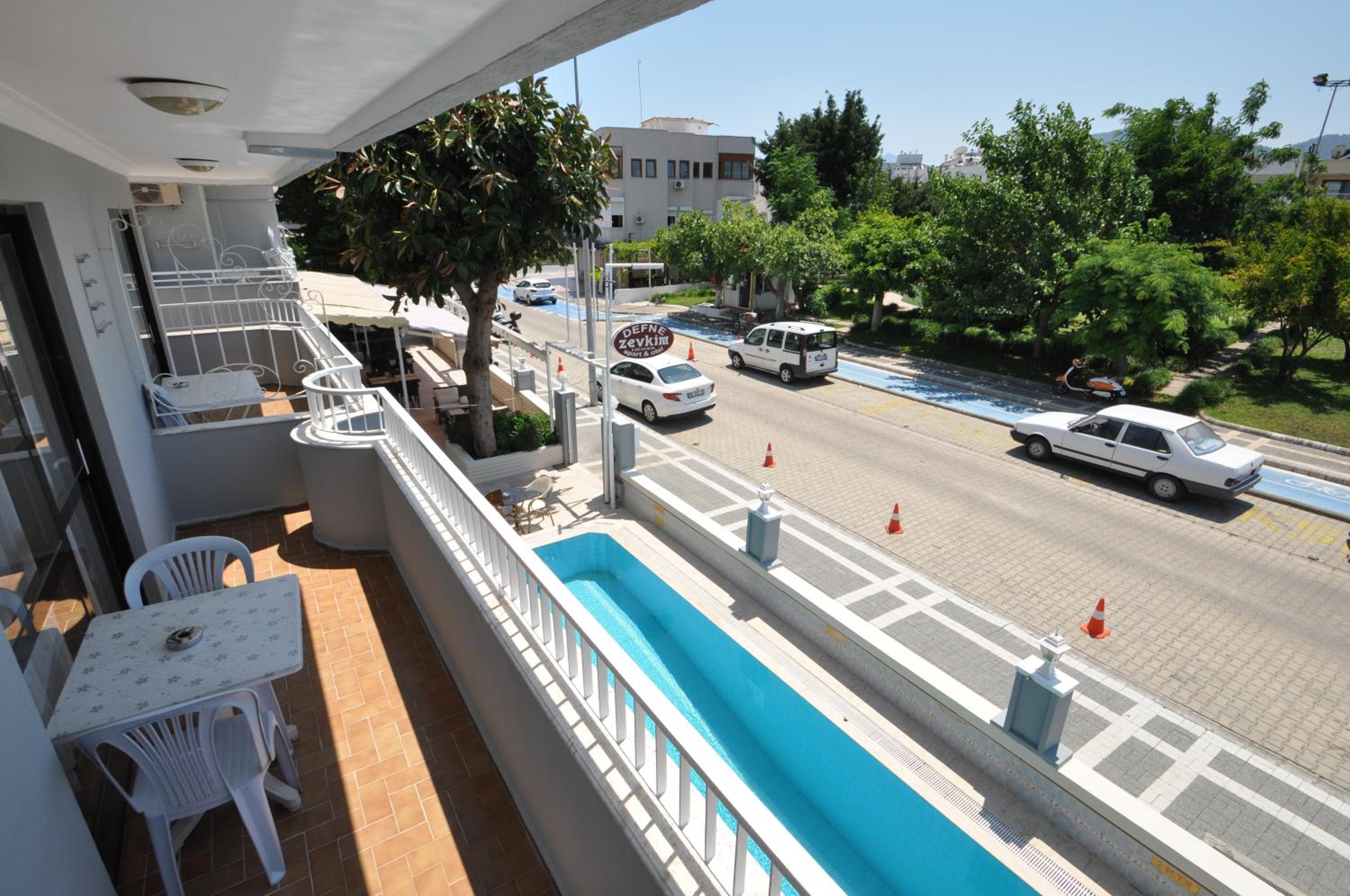 Deluxe Double Room (2 Adults + 1 Child) photo 3