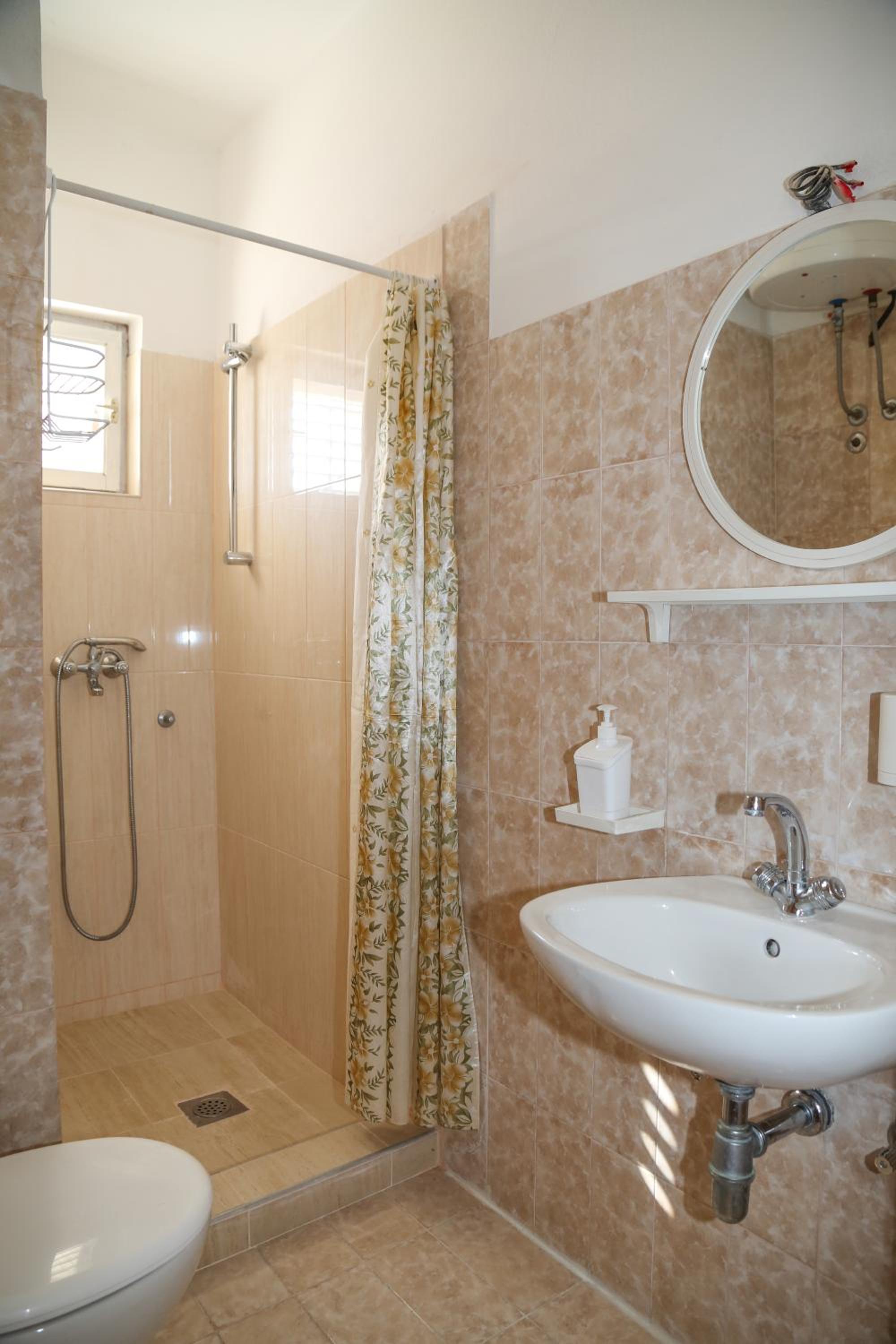 Double Room with Balcony (2 Adults + 1 Child) - Photo 6