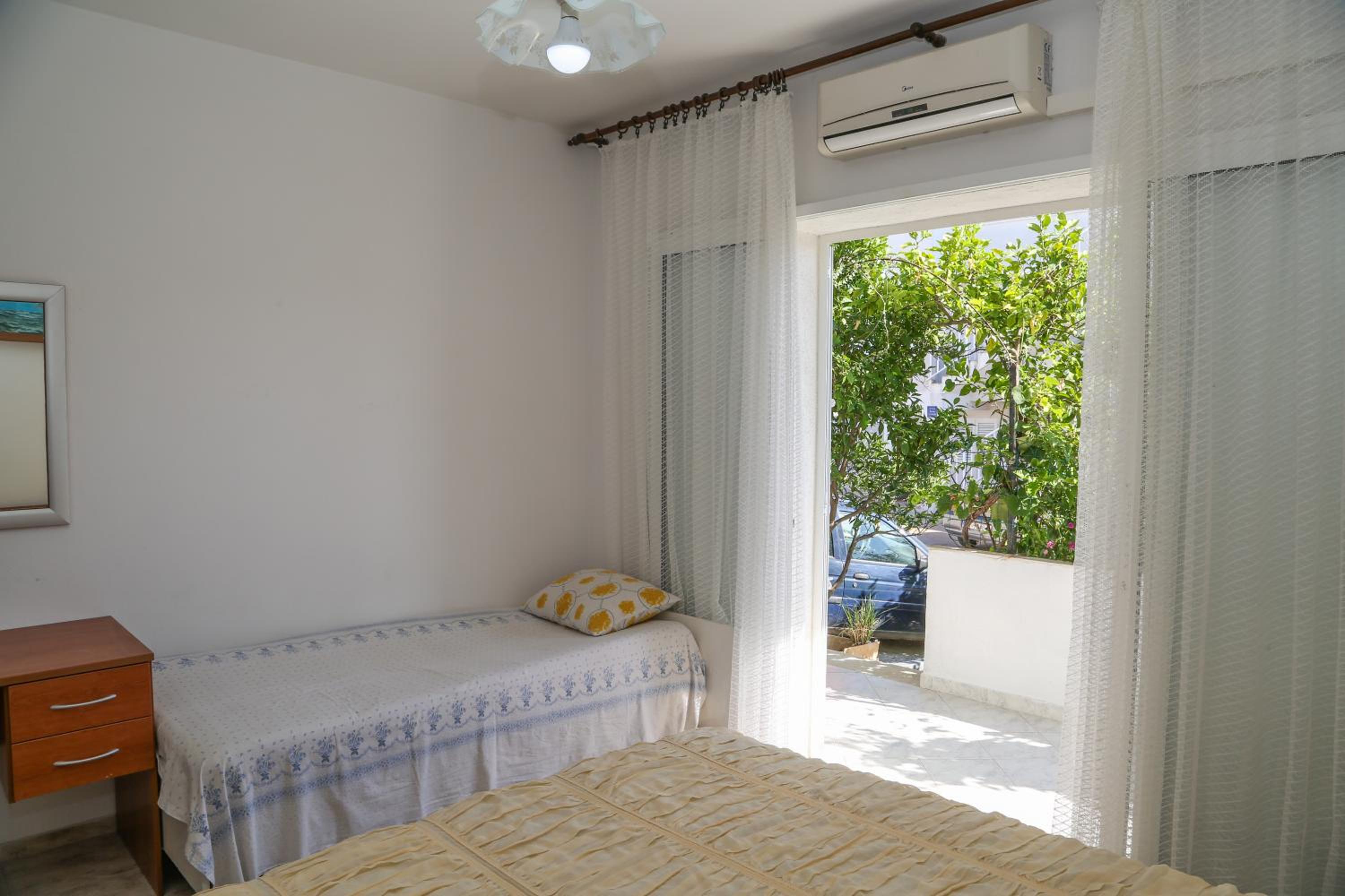 Double Room with Balcony (2 Adults + 1 Child) - Photo 7