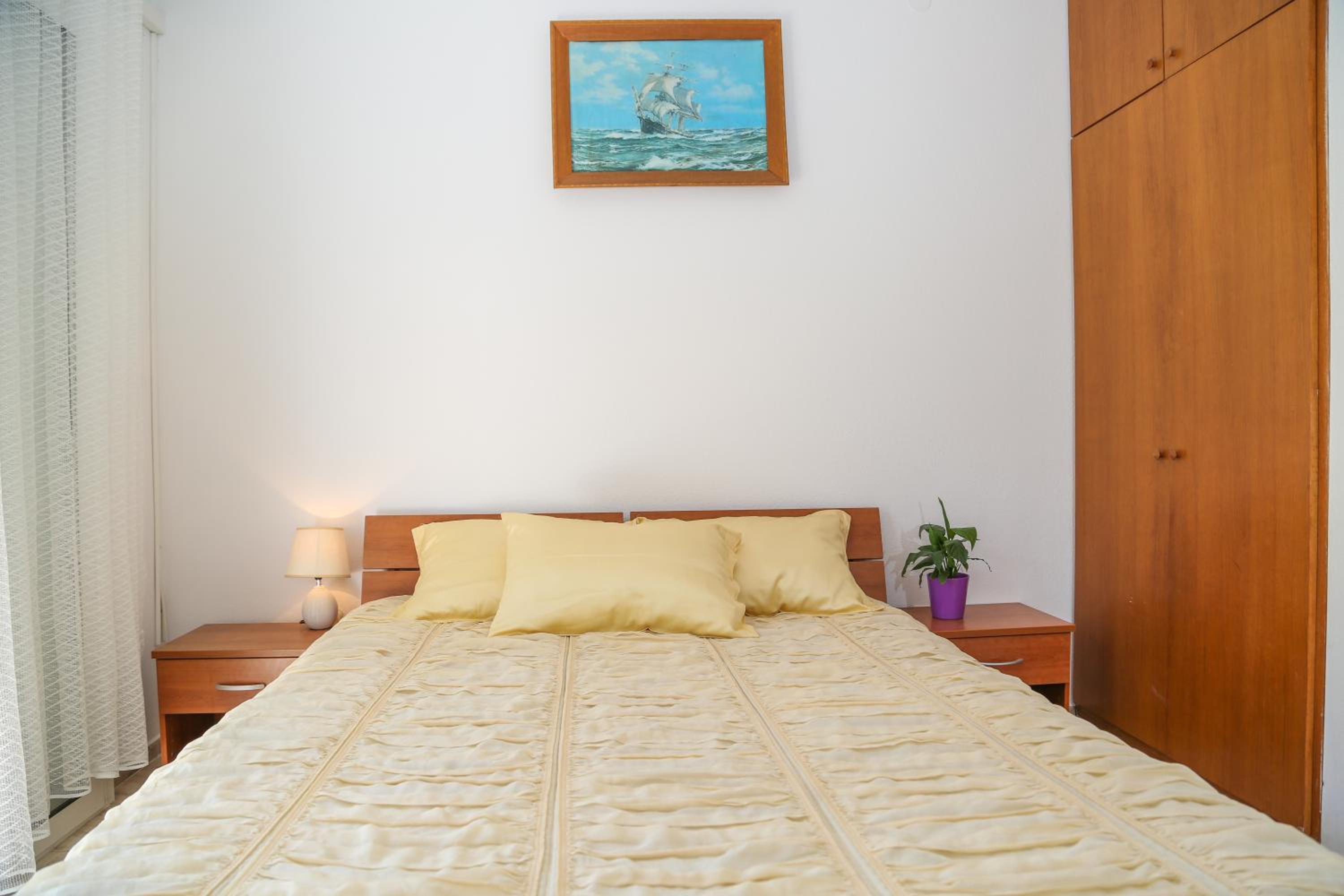Double Room with Balcony (2 Adults + 1 Child) - Photo 4