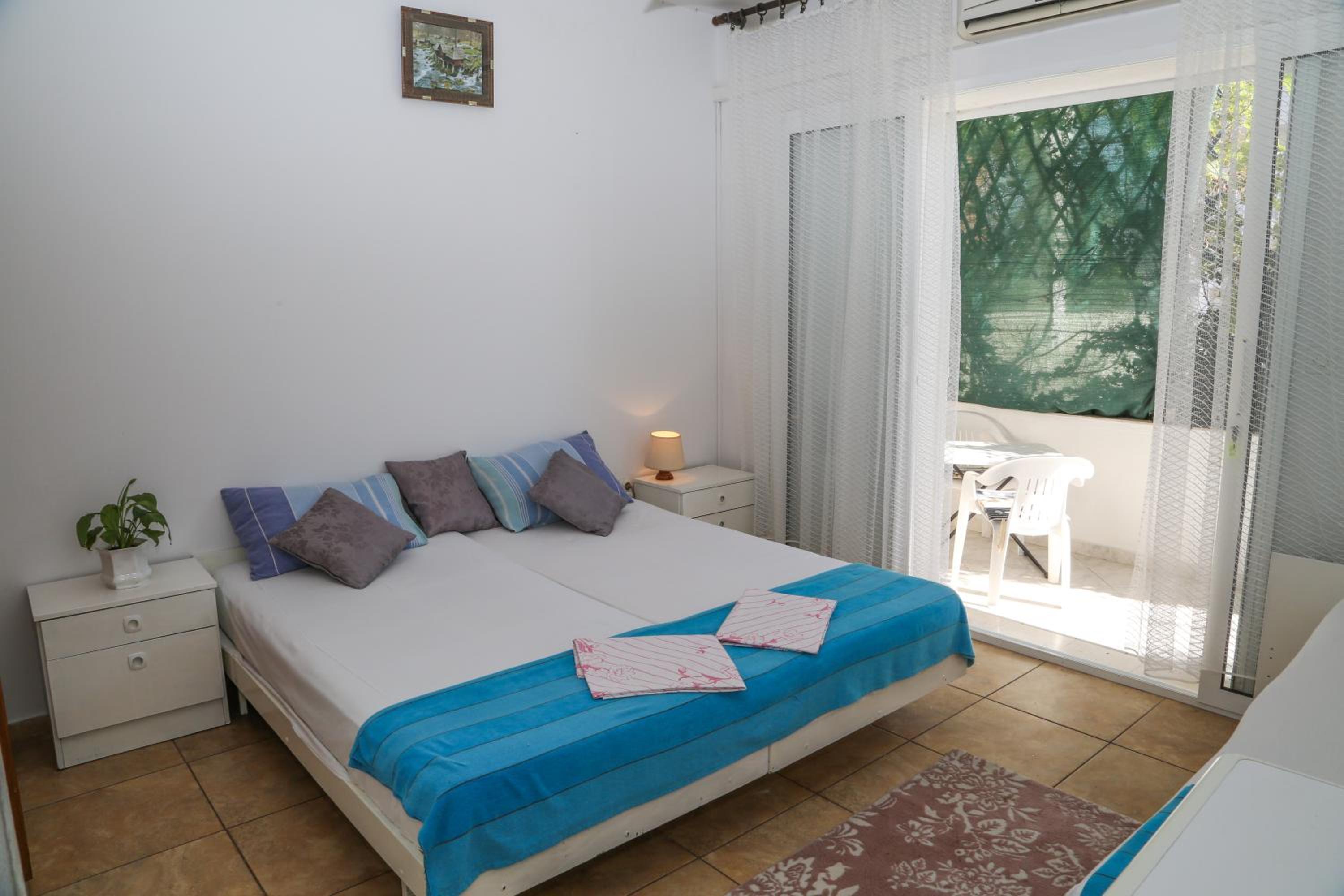 Deluxe Double Room (2 Adults + 1 Child) photo 2