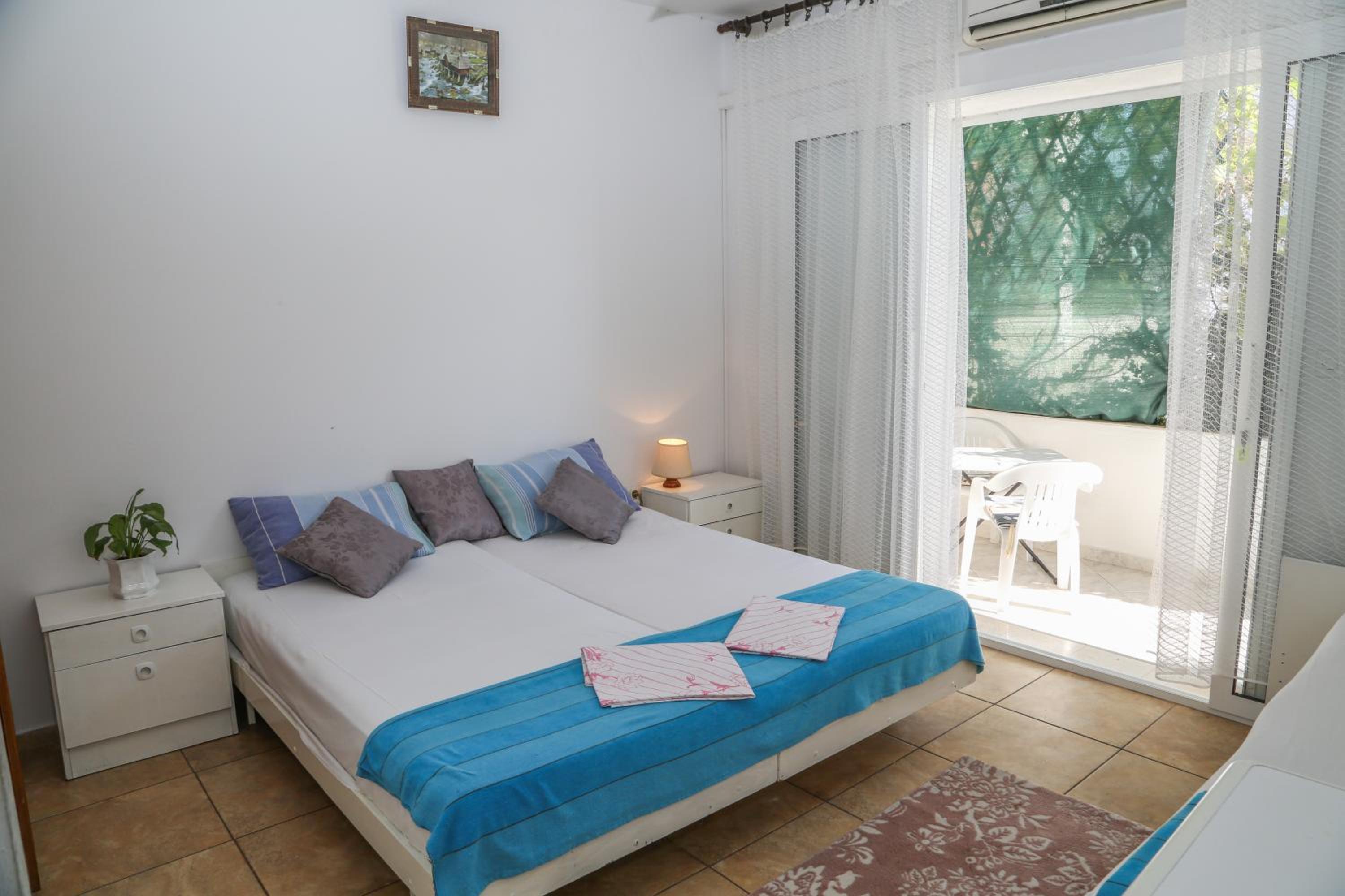 Deluxe Double Room (2 Adults + 1 Child) photo 3