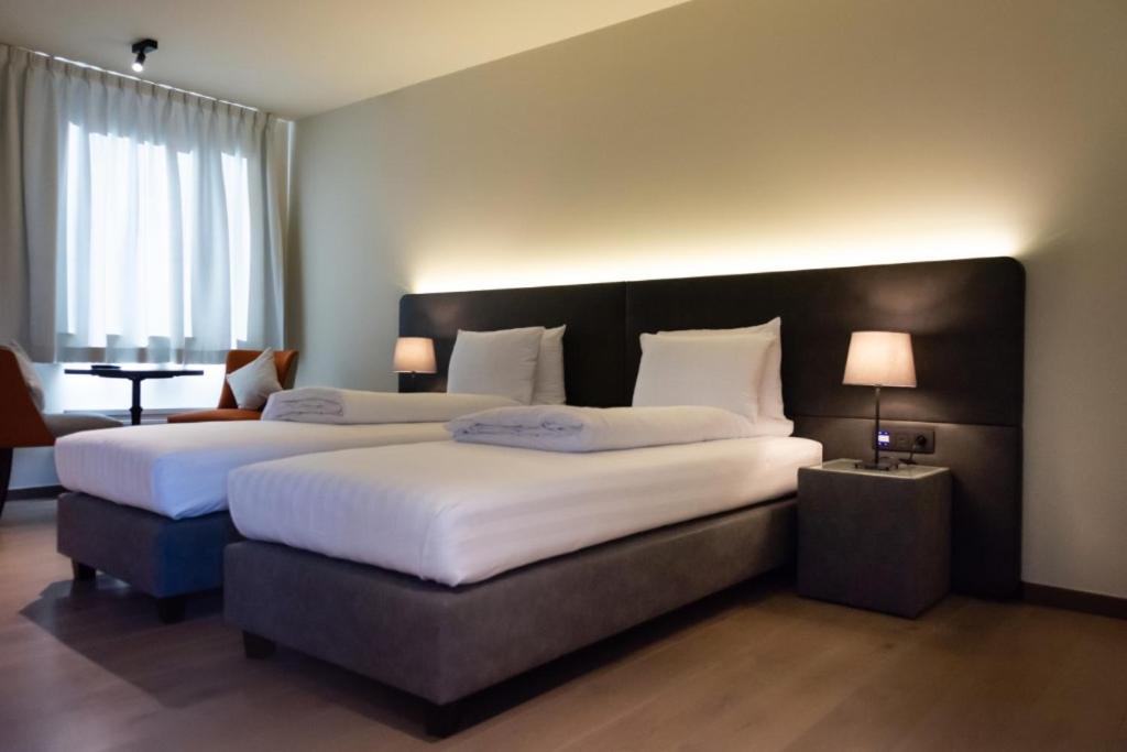 Twin Room with Private Bathroom photo 1