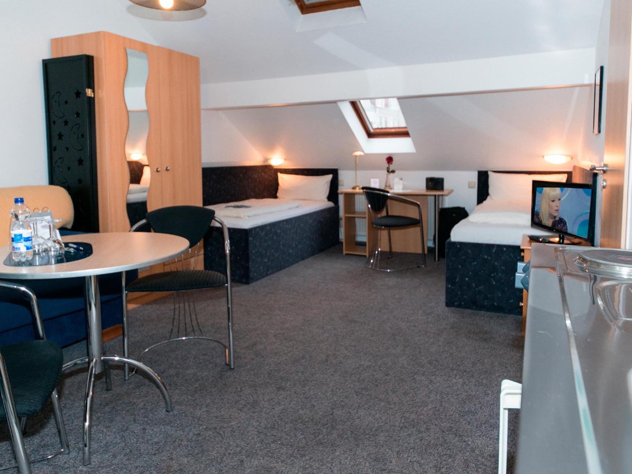 Studio Apartment - Photo 1