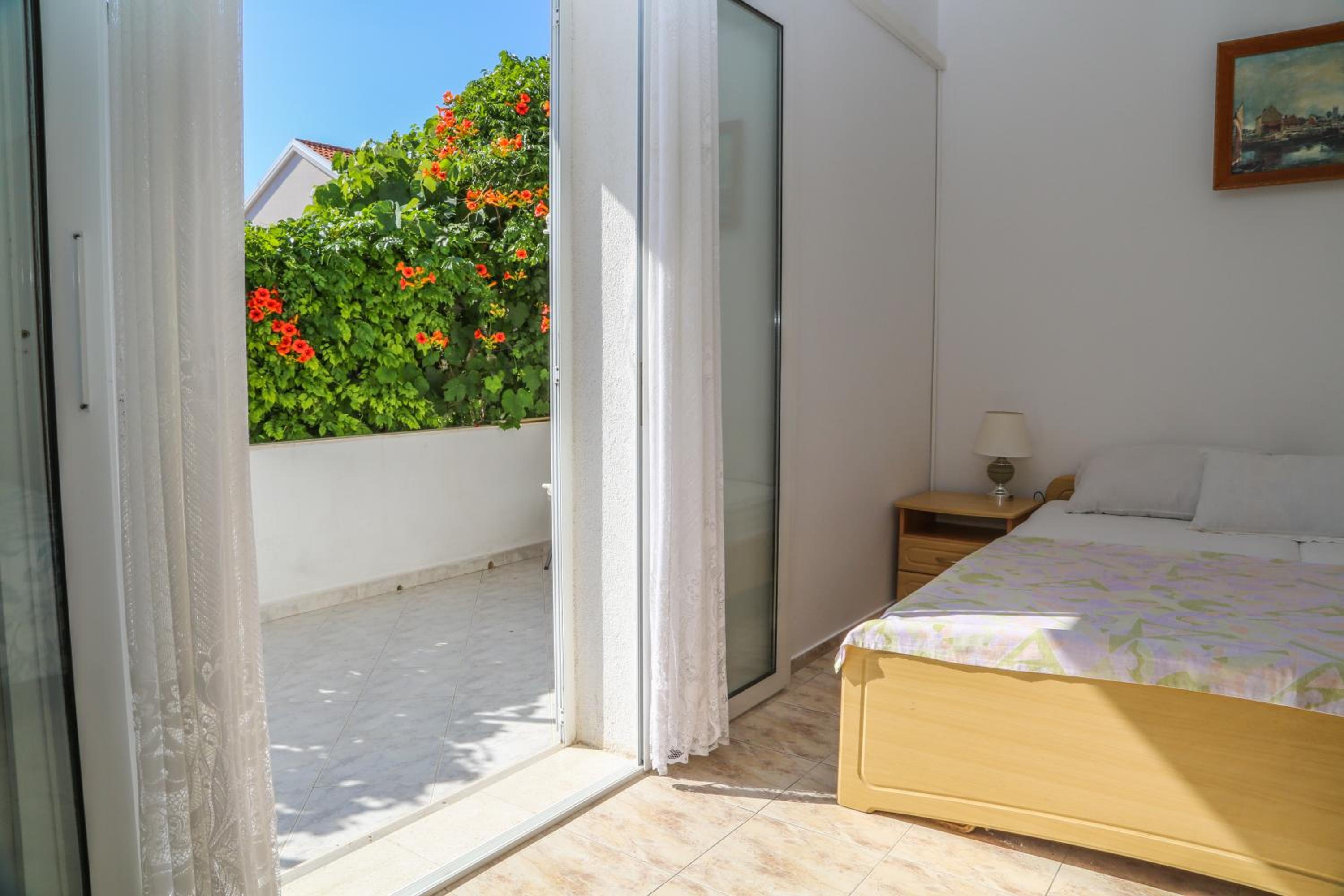 Studio Apartment - Photo 4