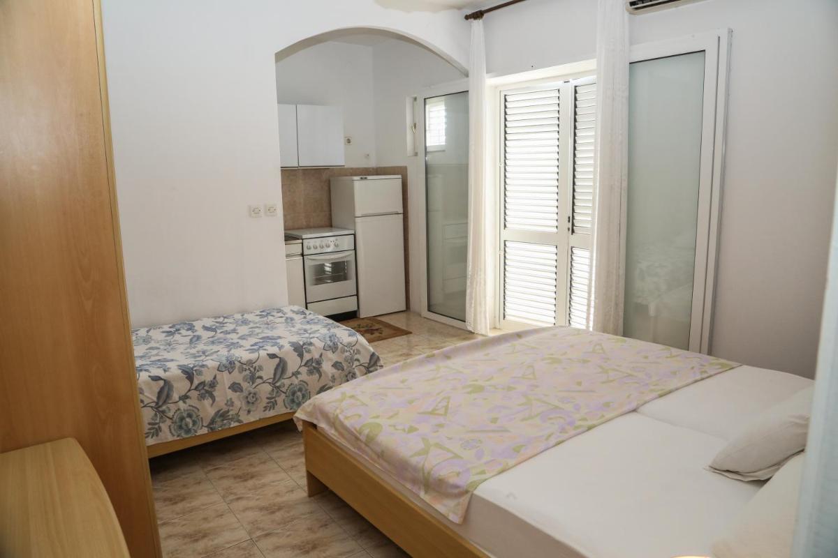 Studio Apartment - Photo 20
