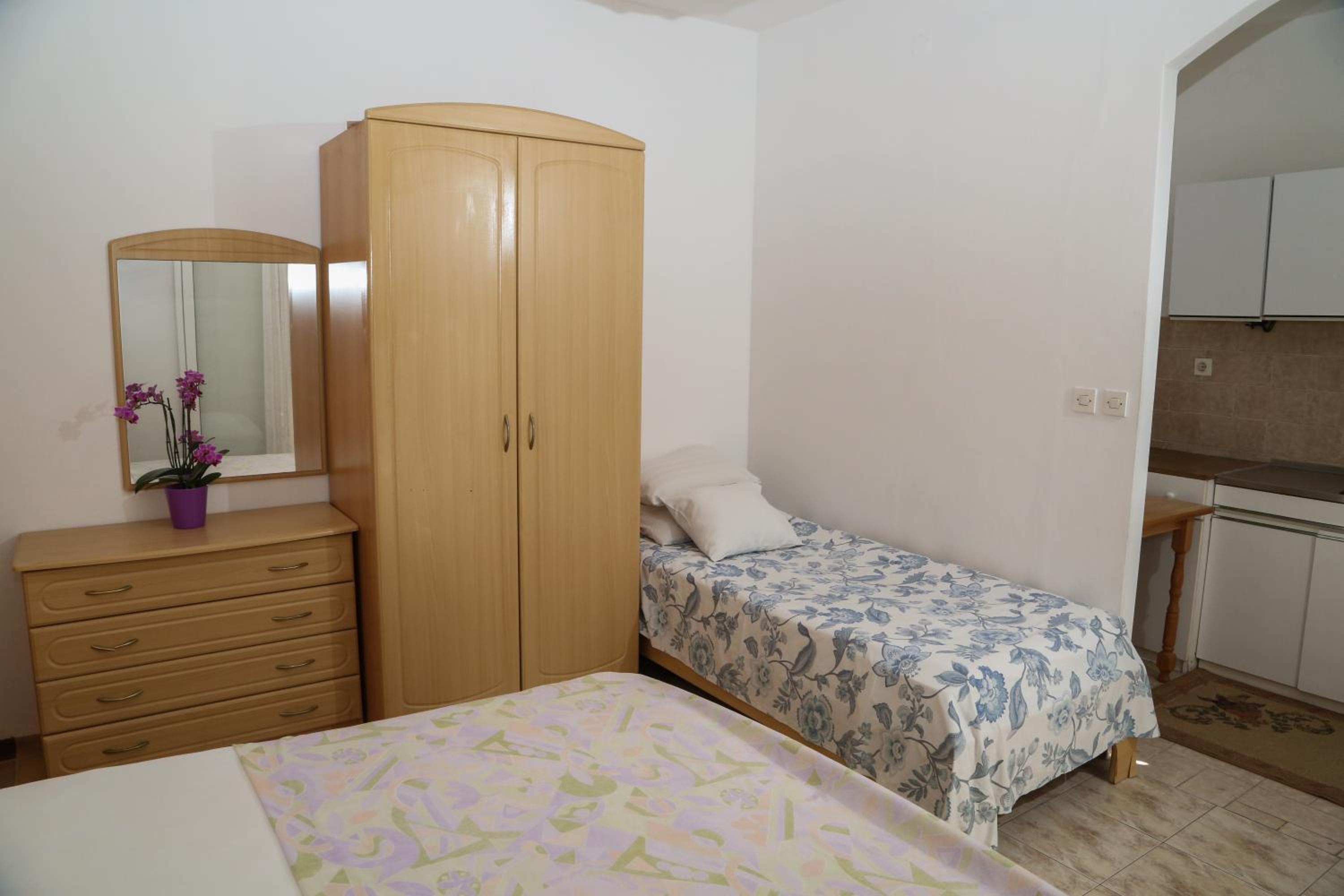 Studio Apartment - Photo 10