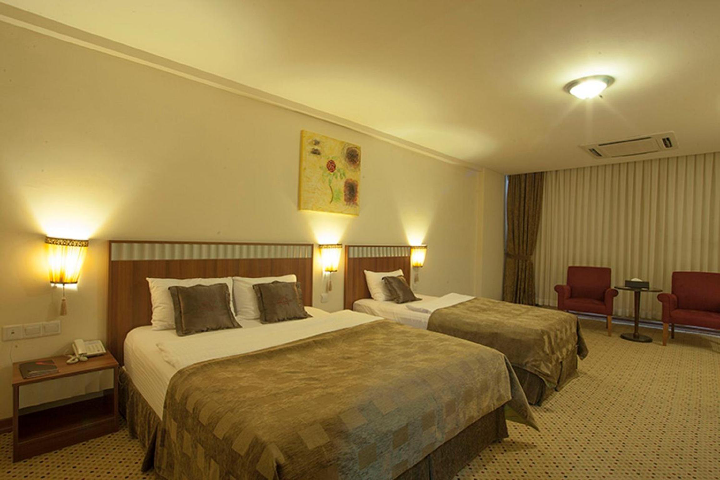 Twin Room - Photo 2